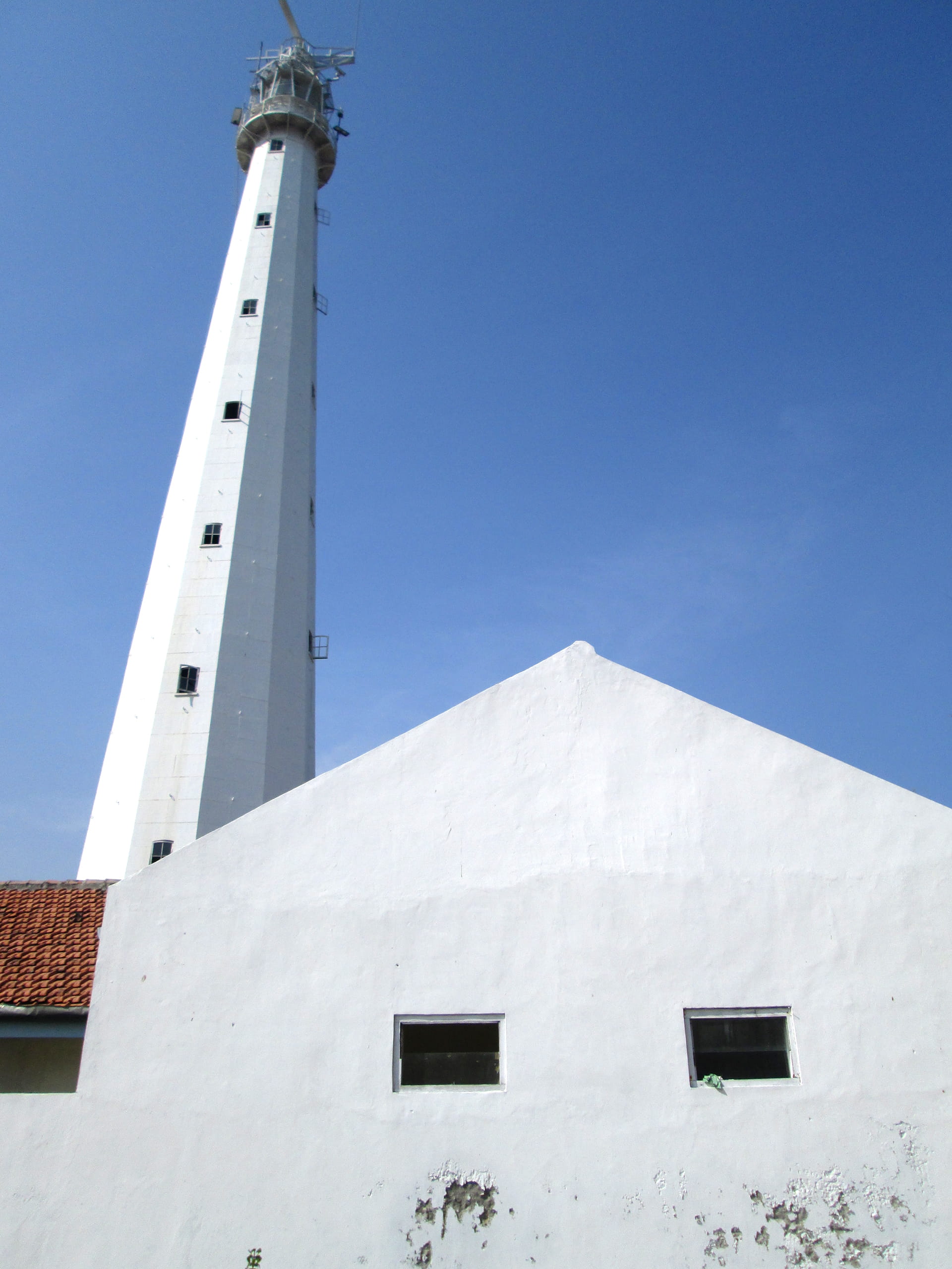 architecture, no people, 2K, madura, window, blue, tall - high, lighthouse, travel destinations, day, sunny, white color, building exterior, built structure, Phone HD Wallpaper
