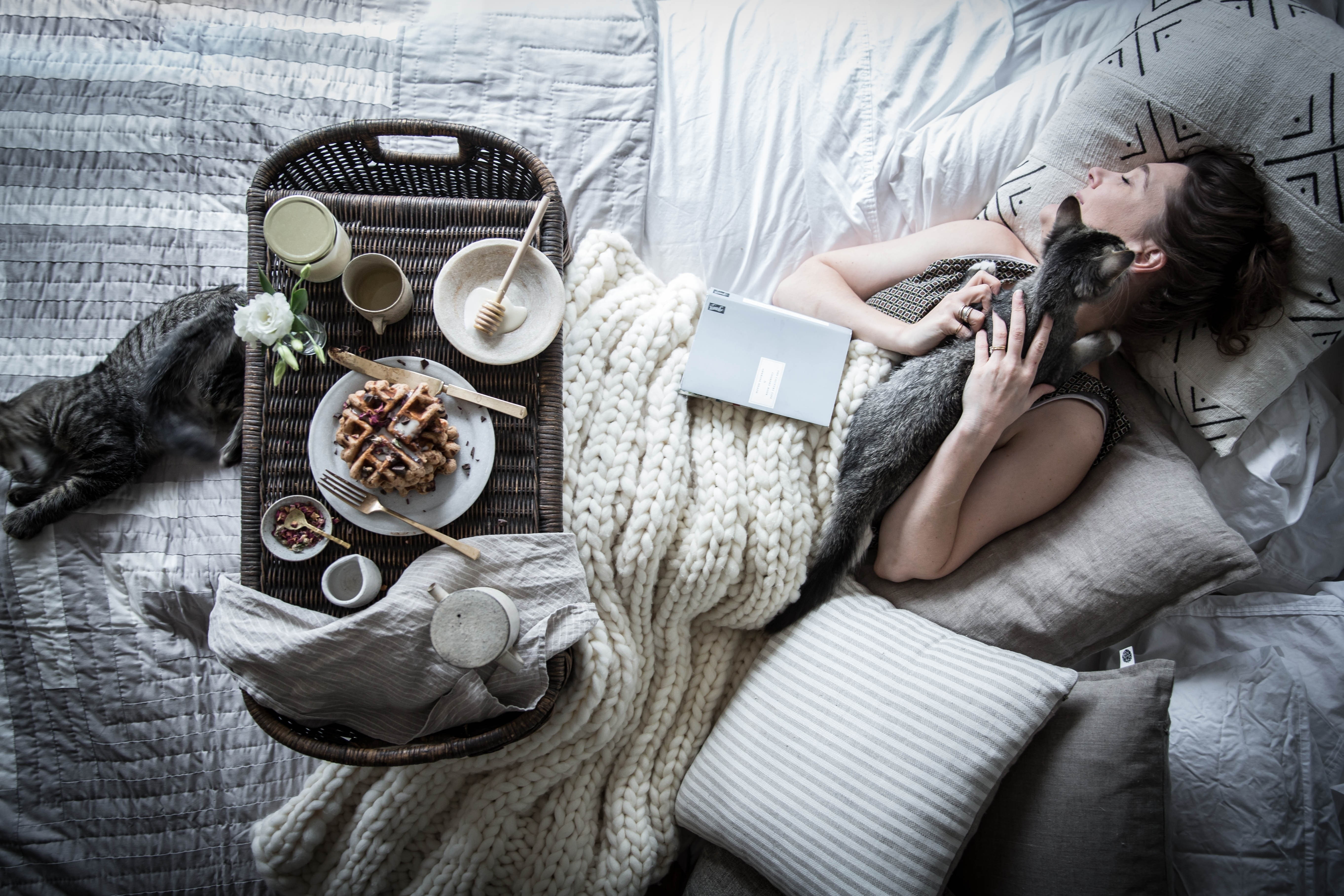 breakfast, meal, Girls, relaxation, lifestyles, one person, top view, food, domestic room, lying down, 5K, hair, home interior, adult, smiling, hairstyle, HD Wallpaper