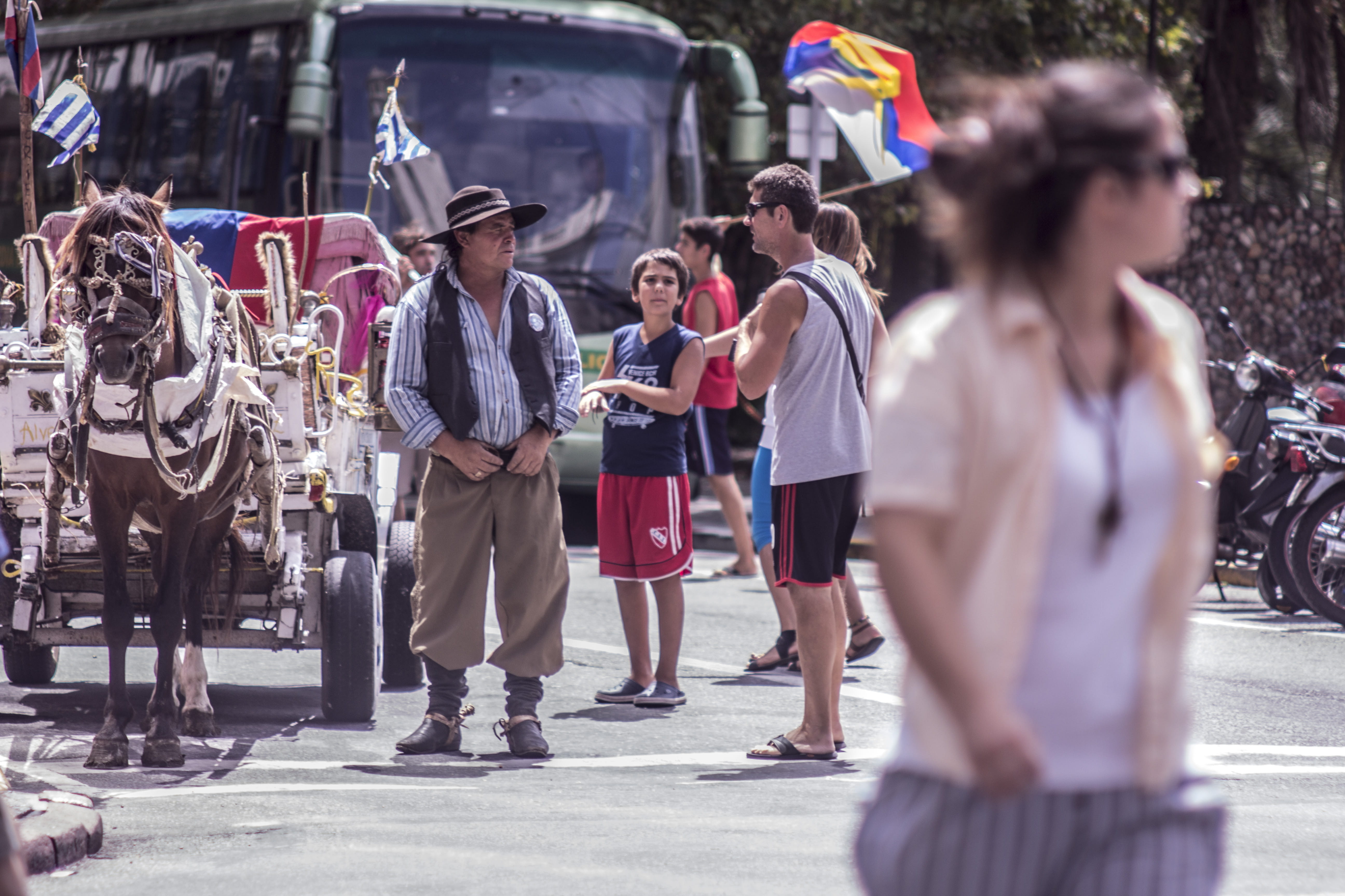 incidental people, day, women, street, flag, men, spectator, outdoors, montevideo, walking, lifestyles, architecture, group of people, latin america, real people, HD Wallpaper