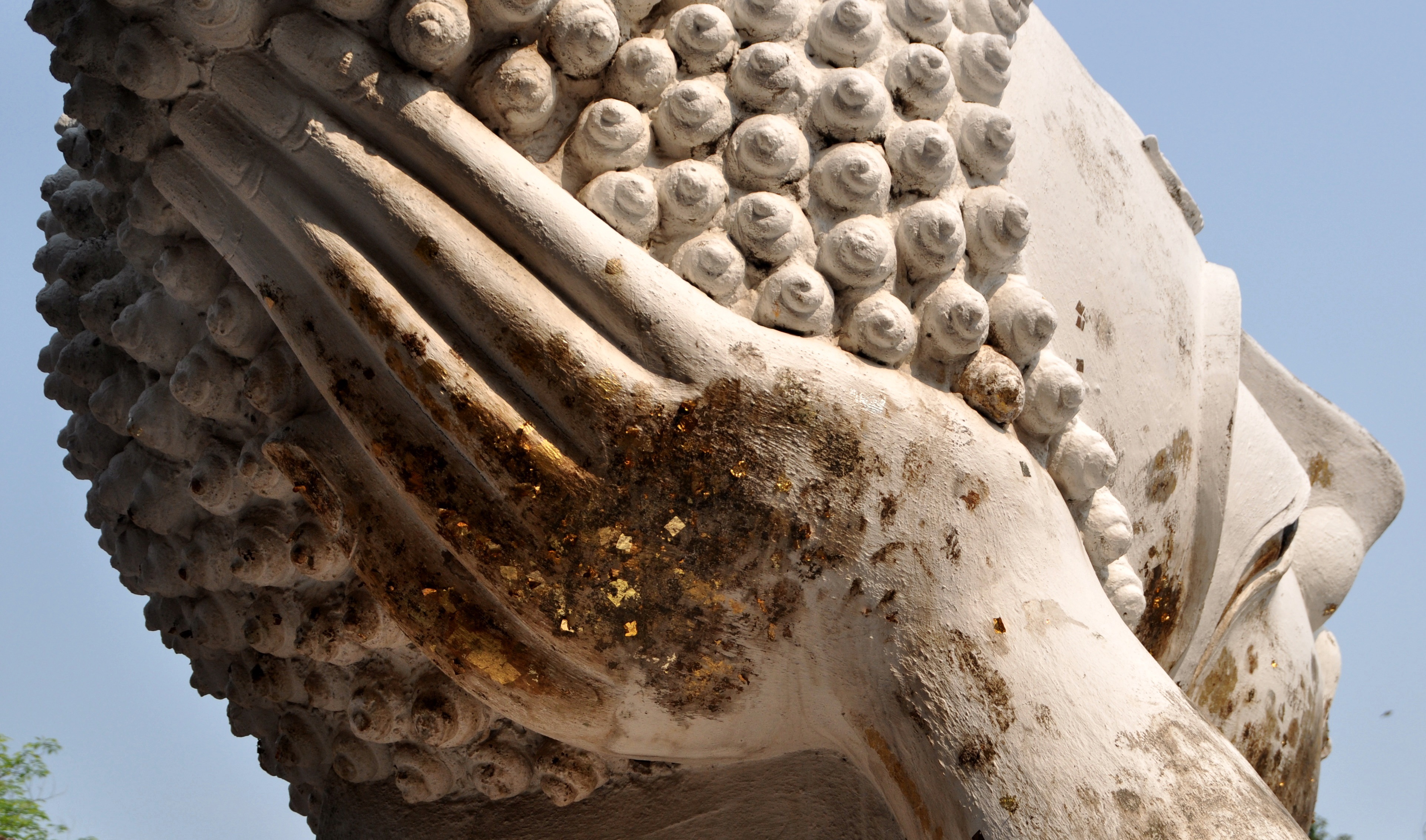 stone material, belief, spirituality, art and craft, creativity, place of worship, day, gold, no people, temple, statue, sculpture, low angle view, outdoors, HD Wallpaper