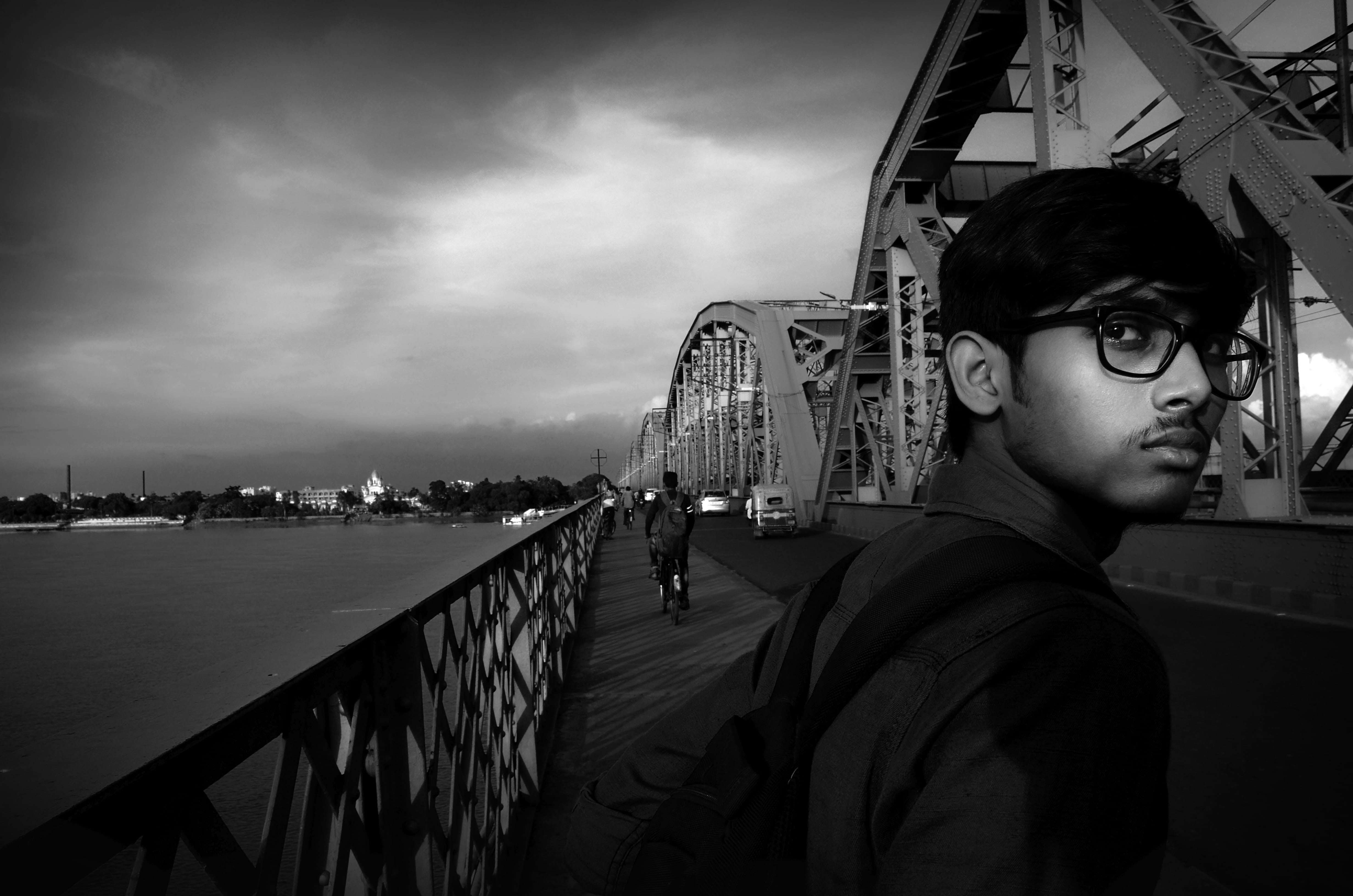 men, leisure activity, casual clothing, sky, nature, standing, 4K, kolkata, young adult, water, outdoors, cloud - sky, real people, vivekananda setu, side view, HD Wallpaper