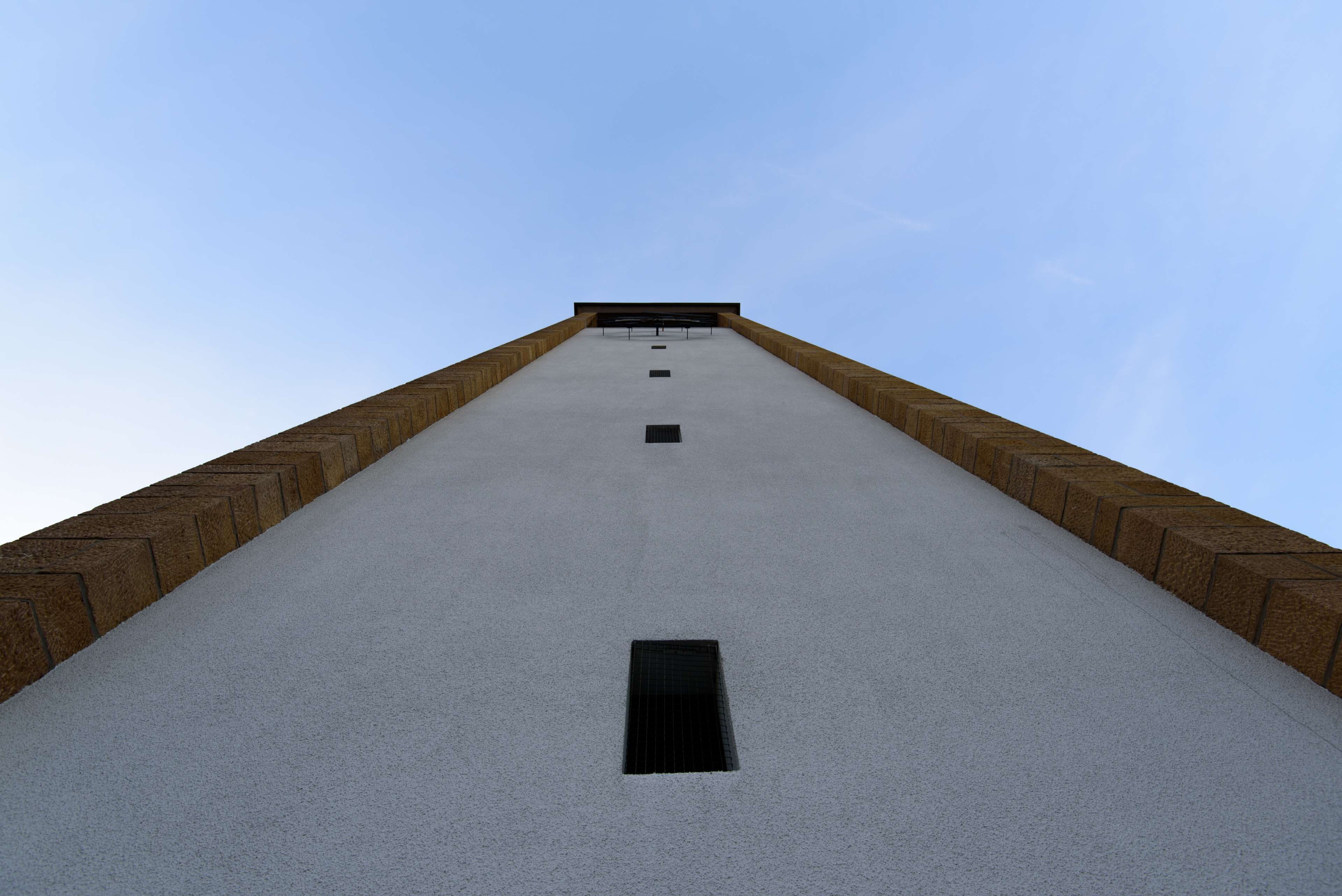 shape, built structure, wall, concrete, wood, tall - high, architecture, building, no people, outdoors, sky, worms eye view, sunlight, perspective, street, HD Wallpaper