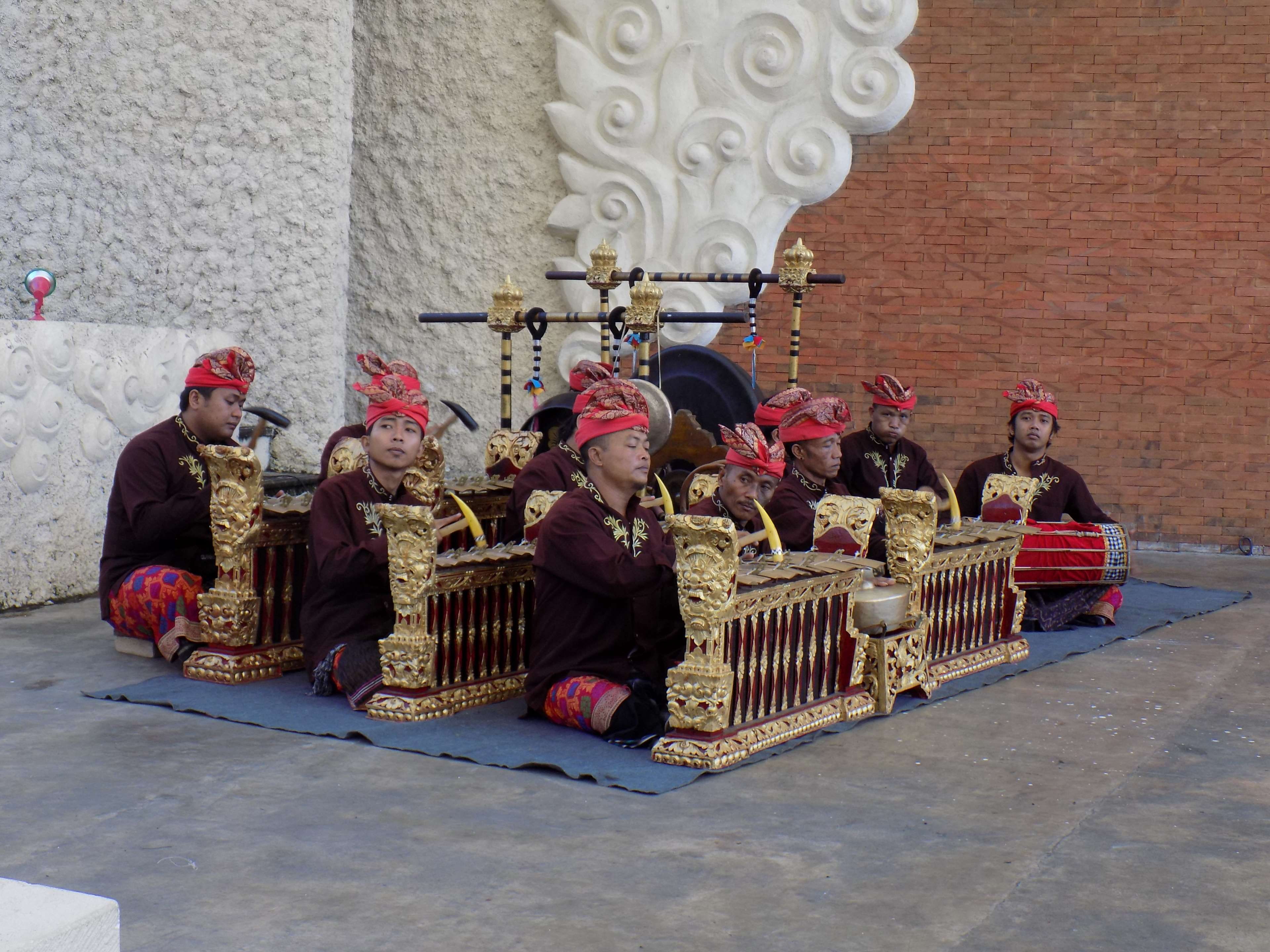 building, men, day, traditional clothing, clothing, balinese, people, real people, architecture, art and craft, sculpture, spirituality, representation, HD Wallpaper