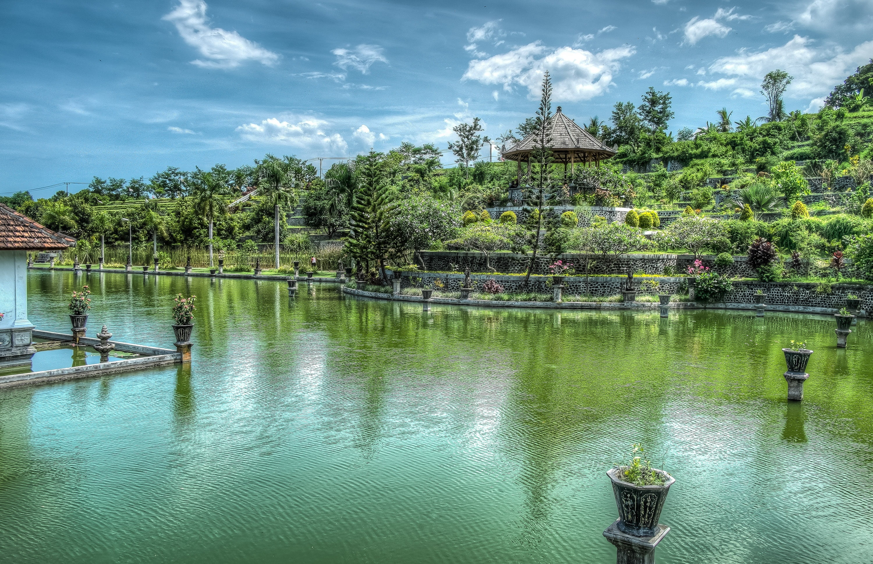 kings water garden, building, 2K, tourism, the past, blue, building exterior, tree, outdoors, religion, traditional, green color, cultures, garden, plant, HD Wallpaper
