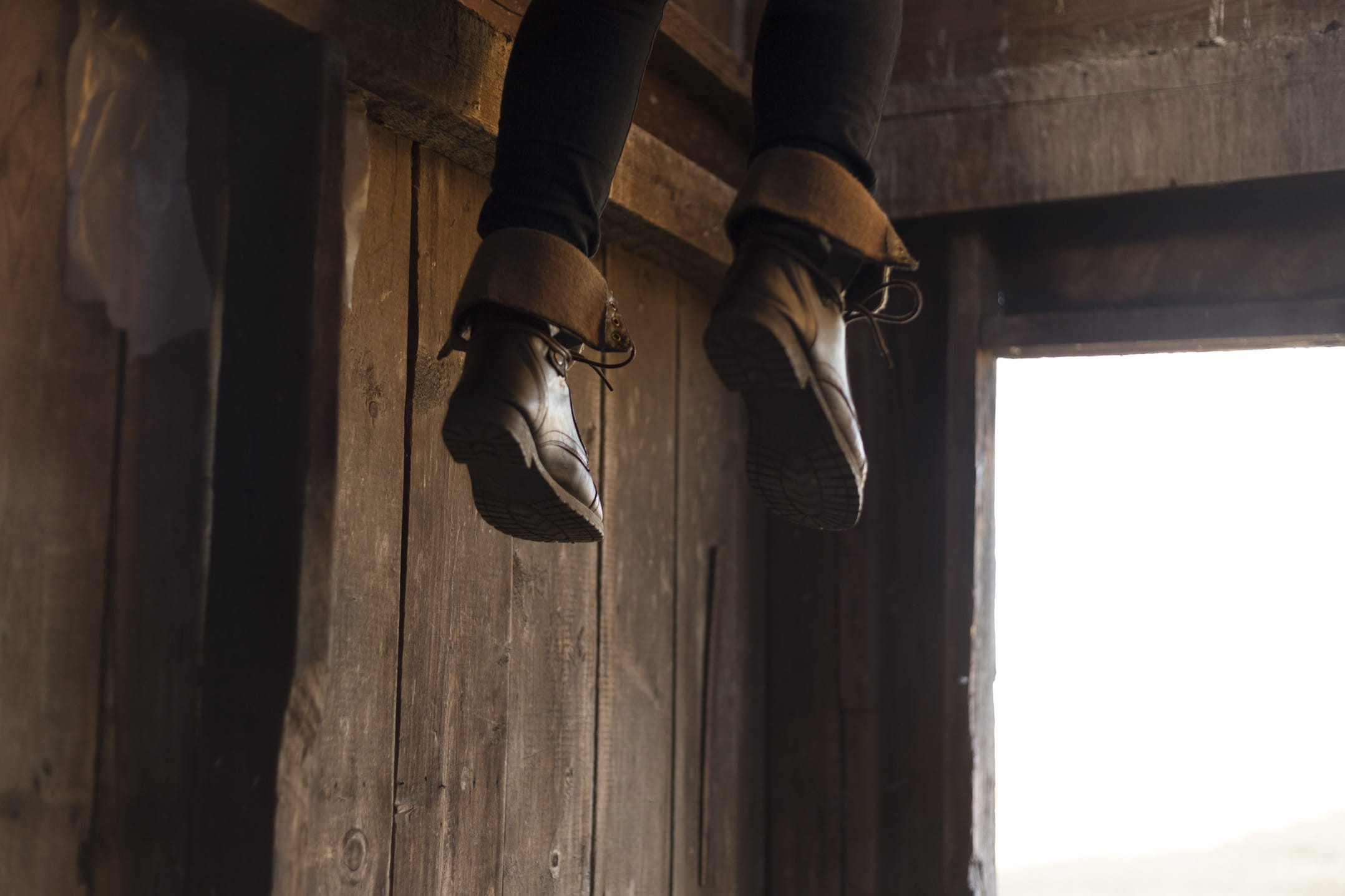 girl, human body part, human foot, leisure activity, barn, hang, wood - material, casual clothing, one person, outdoors, 1080P, men, day, human leg, clothe, HD Wallpaper