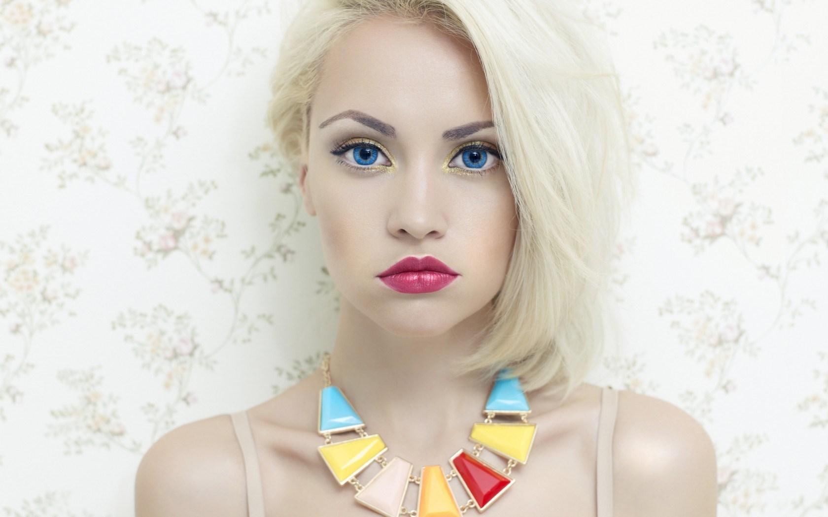 portrait, blue, teal, blonde, model, eyes, yellow, necklace, dangling, red, gemstone, 720P, HD Wallpaper