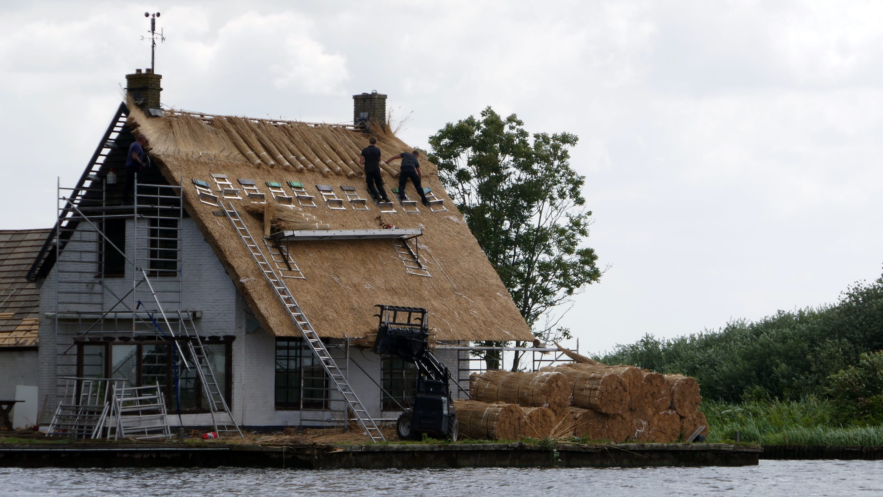 house, landscape, no people, straw, nature, work, architecture, 2K, building exterior, tree, outdoors, waterfront, river, old, plant, roofers, day, sky, HD Wallpaper