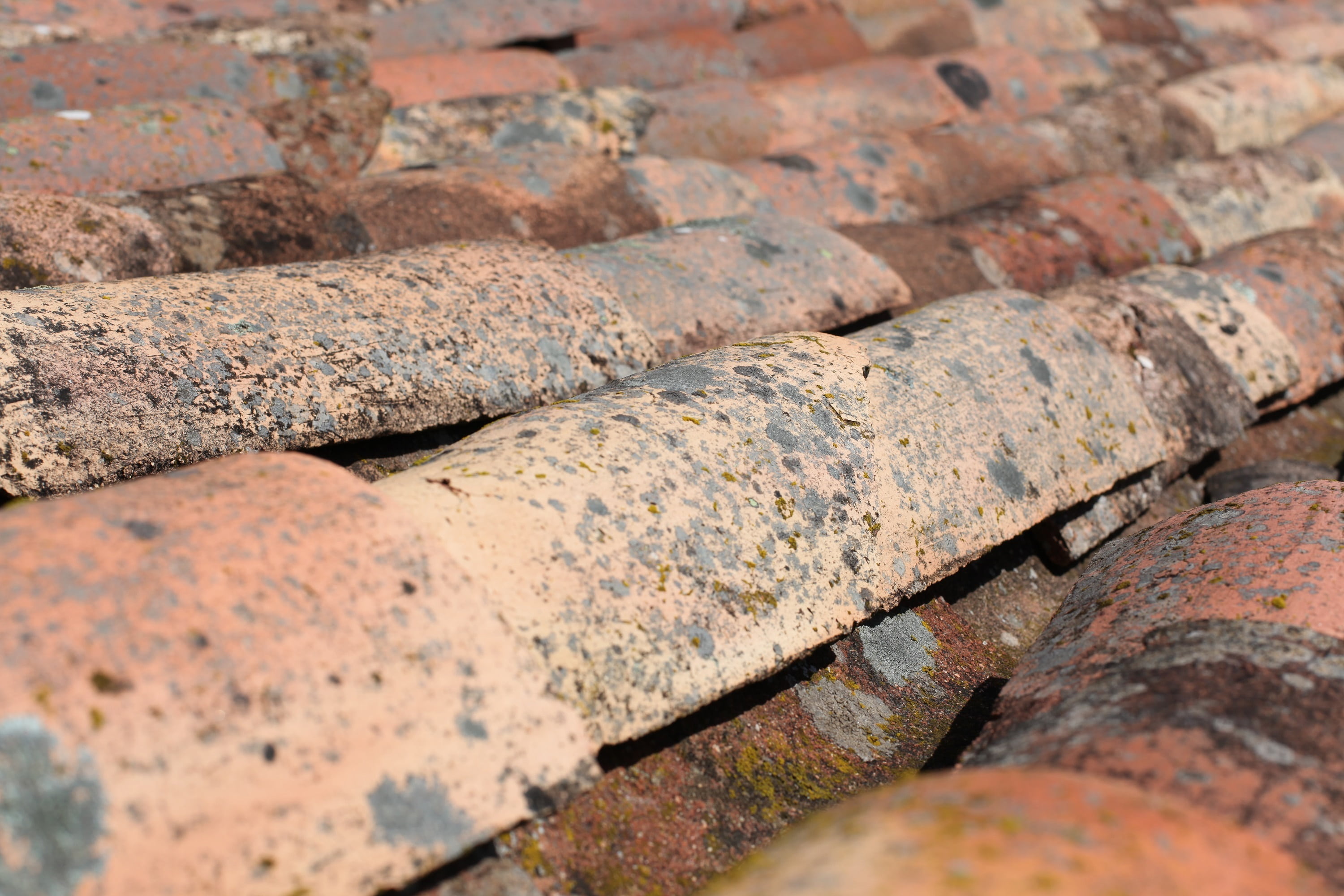 house exterior, toughness, tile, outdoors, roof, rough, house, no people, rock, roofing, textured, nature, solid, aged, roofer, rock - object, focus on foreground, HD Wallpaper
