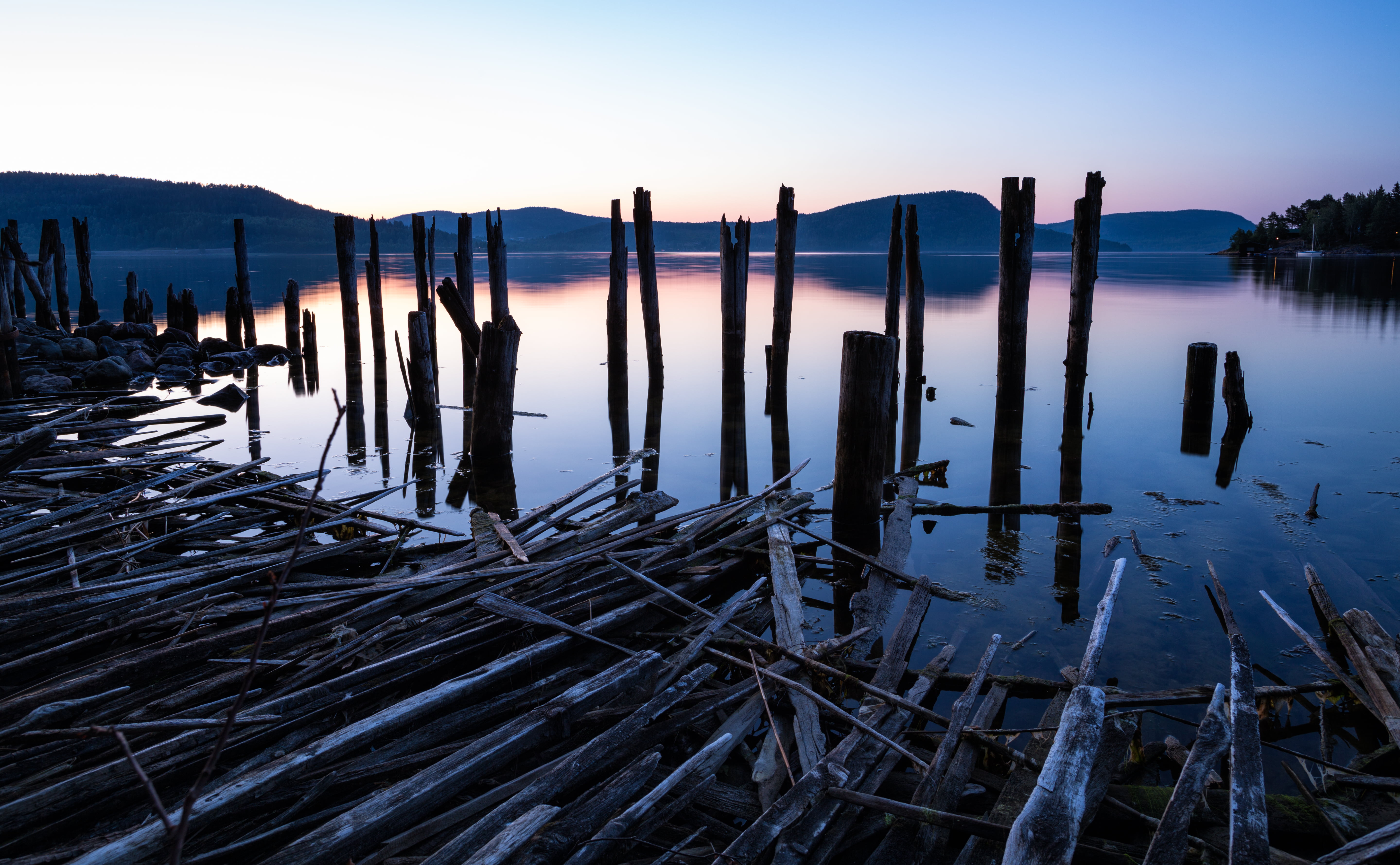 Night, Sea, Höga kusten, 5K, Full moon, planks, Canon EF, Sweden, mm, F/1.4, Västernorrlands län, black, Canon EOS 5D Mark III, wooden, Sverige, wooden planks, HD Wallpaper