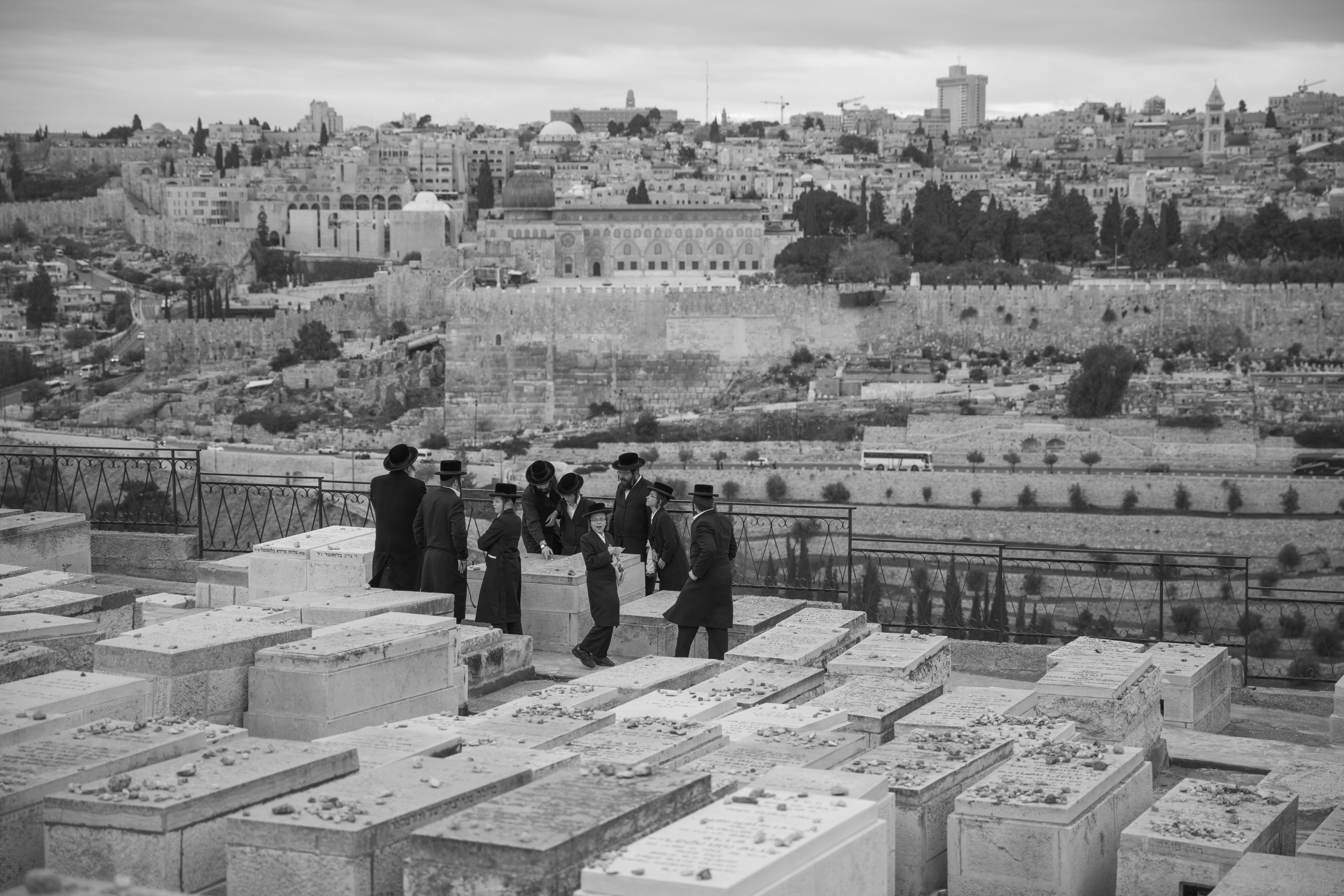 jerusalem, architecture, day, adult, people, cityscape, women, 5K, men, building exterior, sky, travel, built structure, stones, city, real people, outdoors, HD Wallpaper