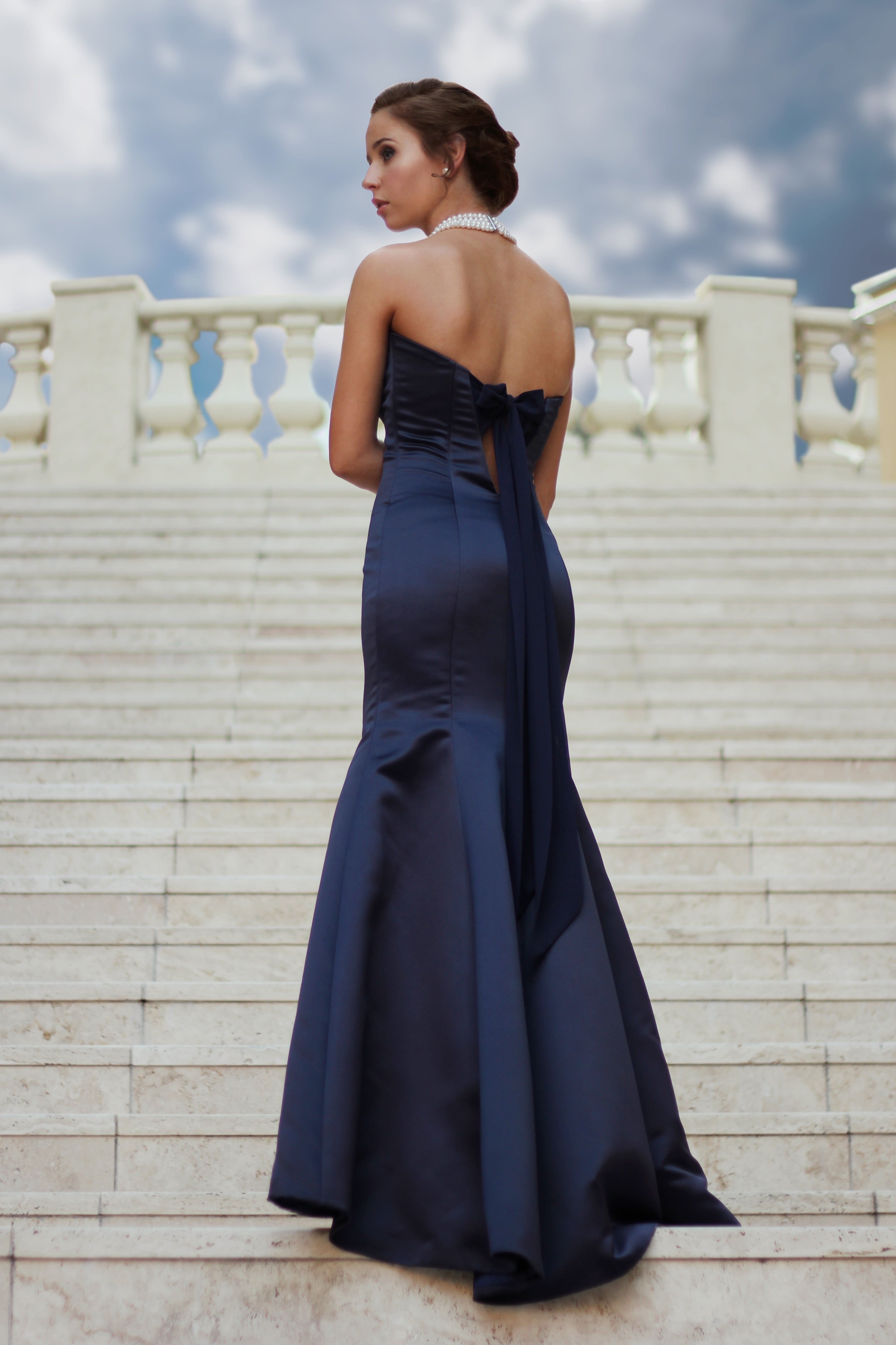 caucasian, girl, stairs, lifestyles, fashion, women, brunette, portrait, one person, 4K, model, young adult, hairstyle, strapless, formal, dress, gown, Phone HD Wallpaper