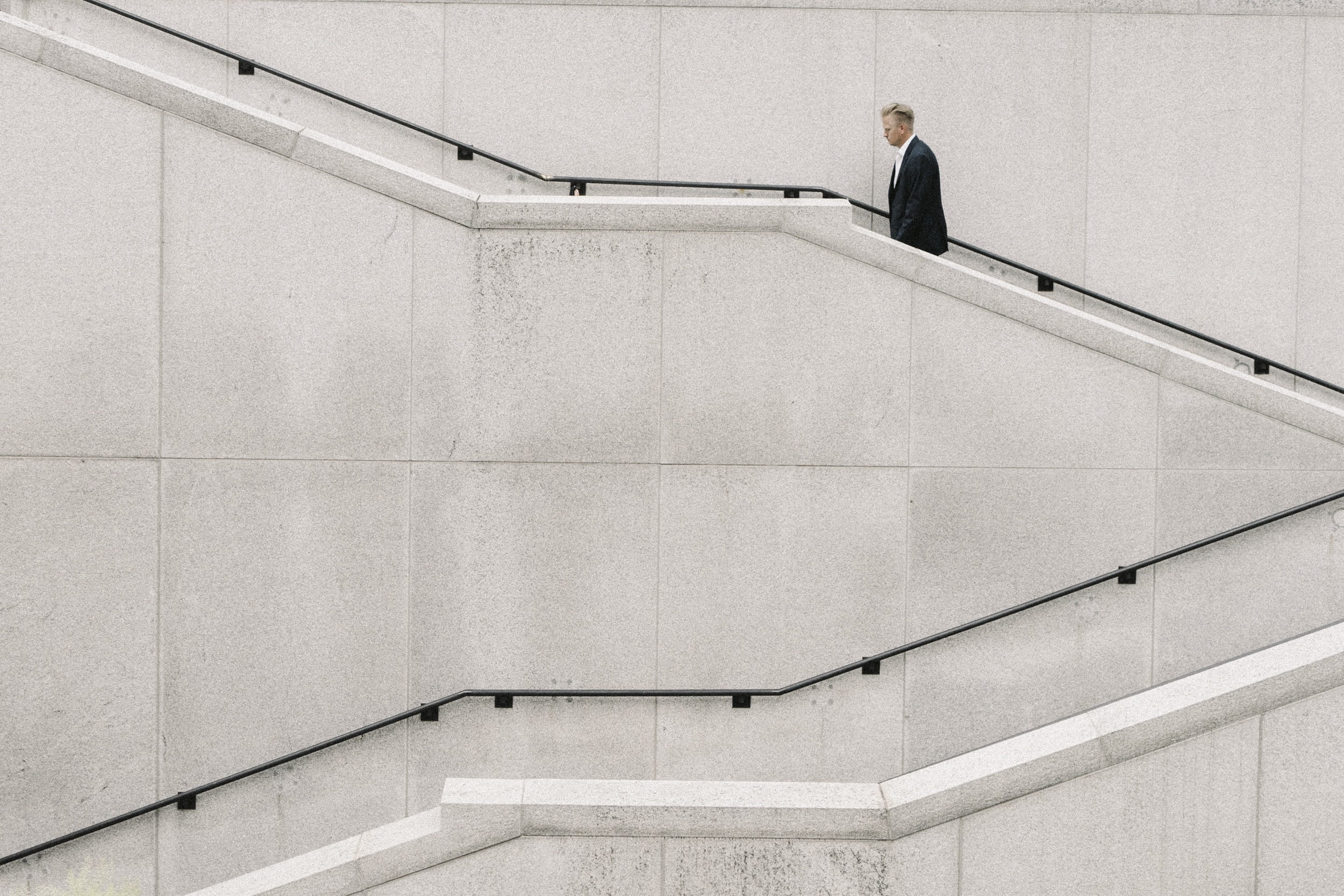 man, formal, alone, business, architecture, built structure, business person, white, steps and staircases, mature men, plain, well-dressed, one person, HD Wallpaper