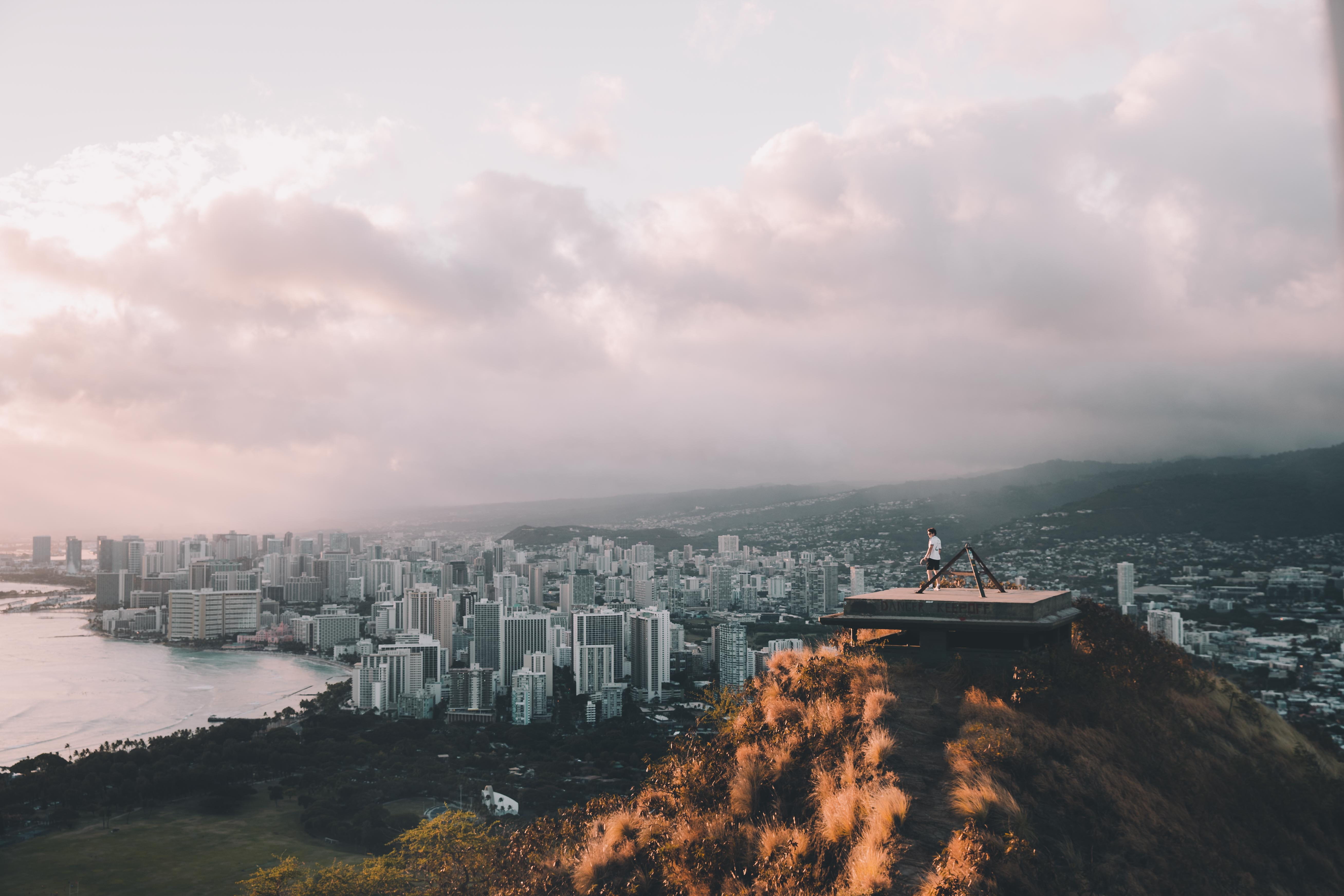 sea, skyscraper, looking, cliff, 5K, top, sky, water, diamond, tree, no people, landscape, ruck, open space, aloha, trespassing, outdoors, cityscape, cliff jumping, HD Wallpaper