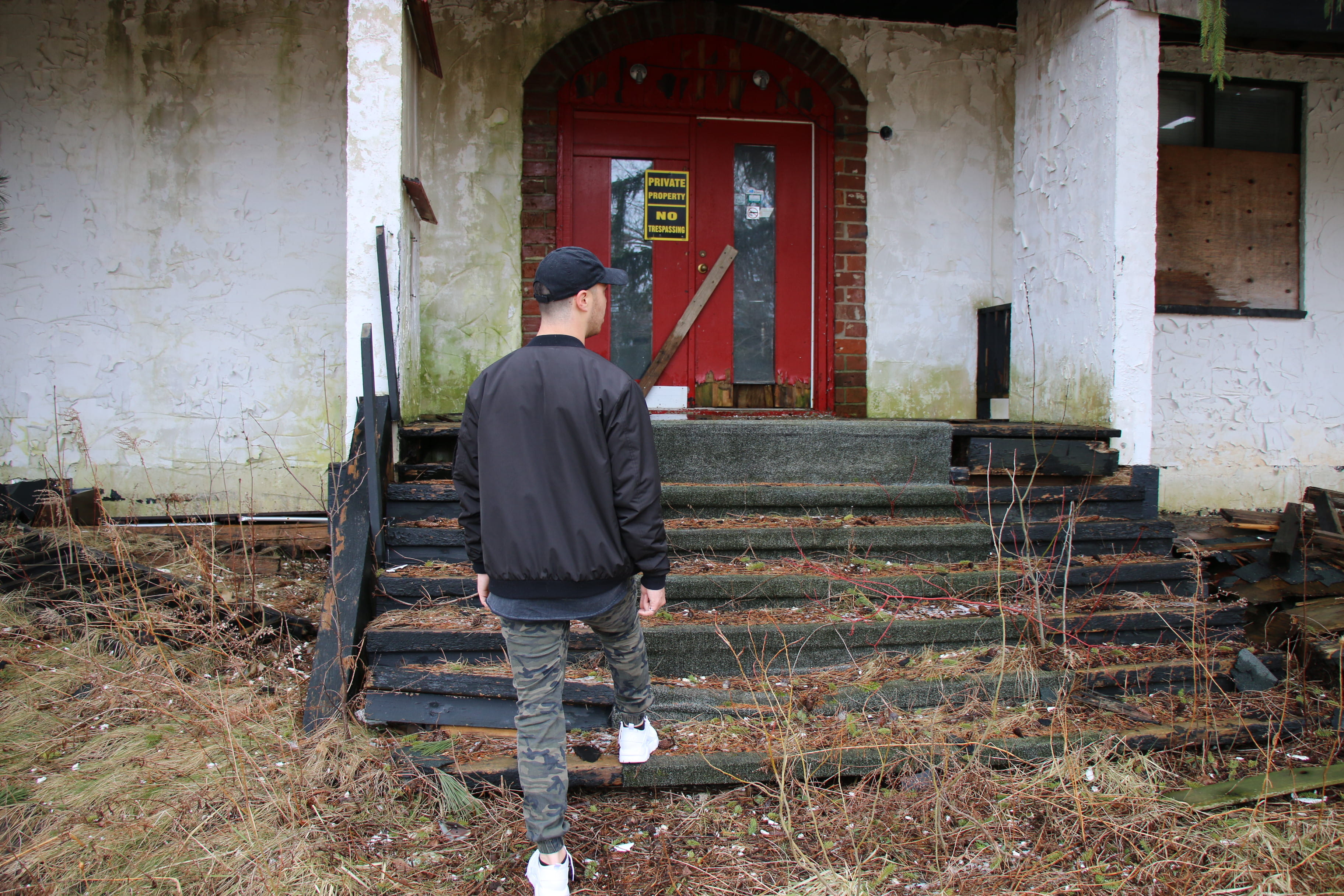 canada, abandonned, old, real people, trespassing, architecture, adult, standing, nature, abandon, scary, clothing, outdoors, day, leisure activity, rear view, HD Wallpaper