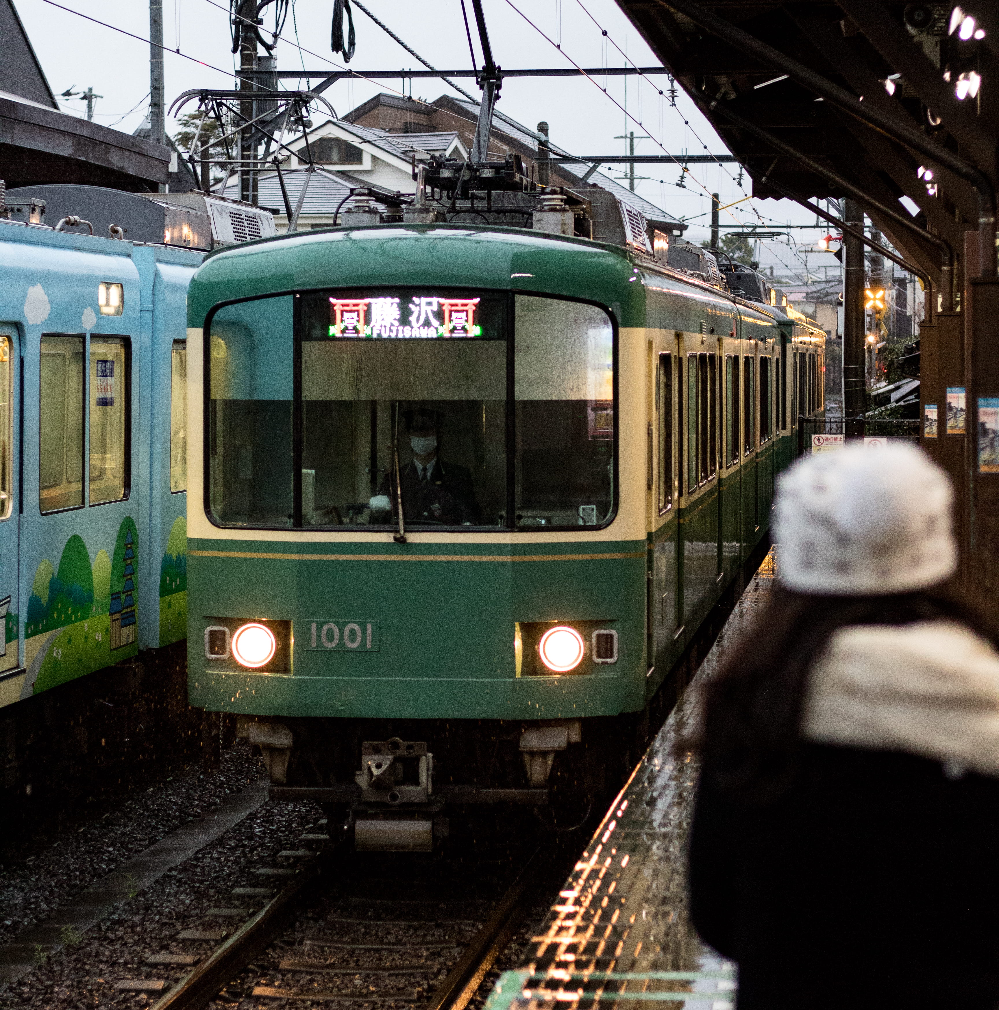 day, arrival, standing, terminal, sign, land vehicle, railroad track, motor, incidental people, speeding, white, train, outdoors, woman, japan, engine, Phone HD Wallpaper