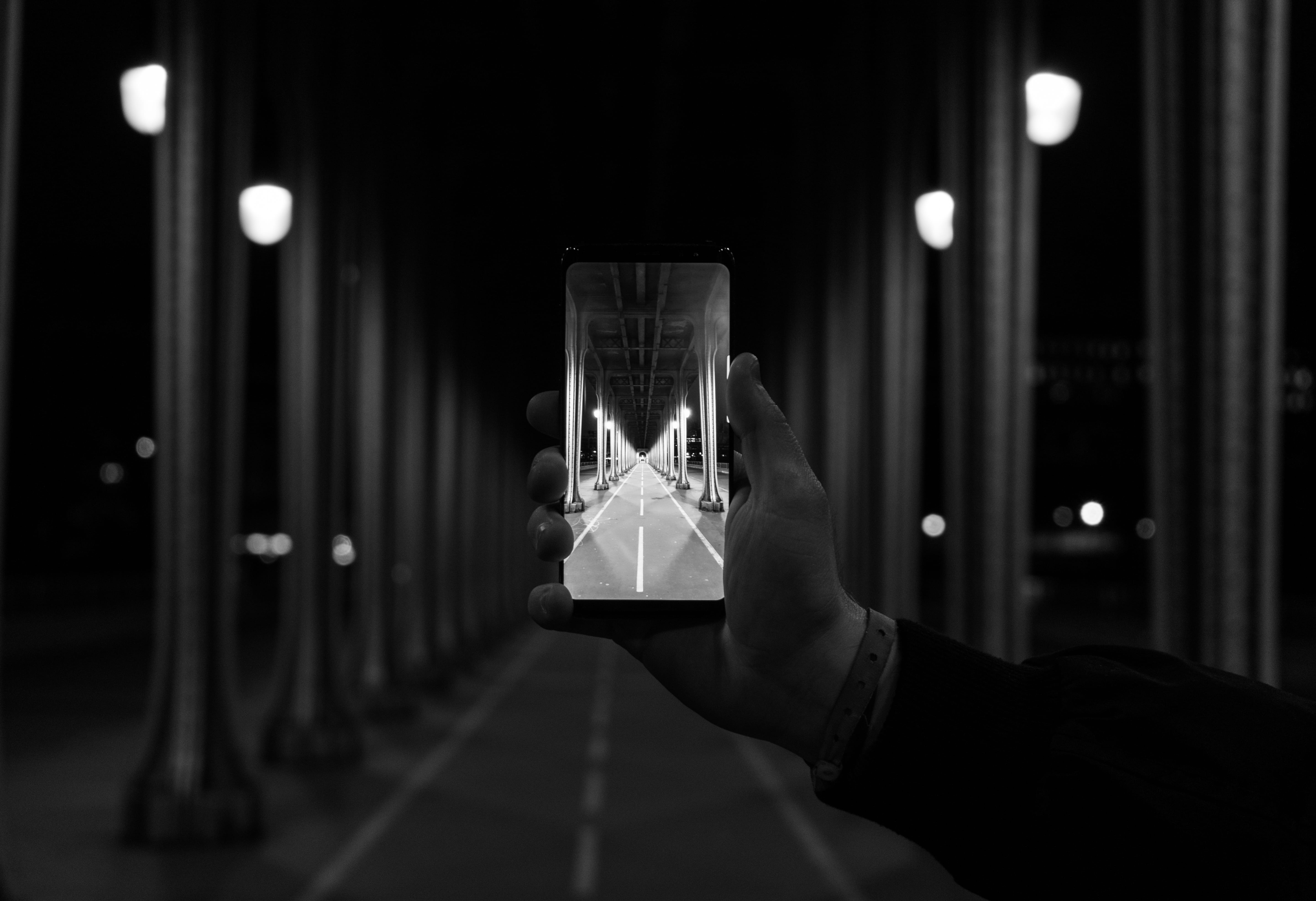 lights, street lights, black and white, samsung, illuminated, black, glass, 5K, lighting equipment, street, pont de bir-hakeim, real people, men, alcohol, HD Wallpaper
