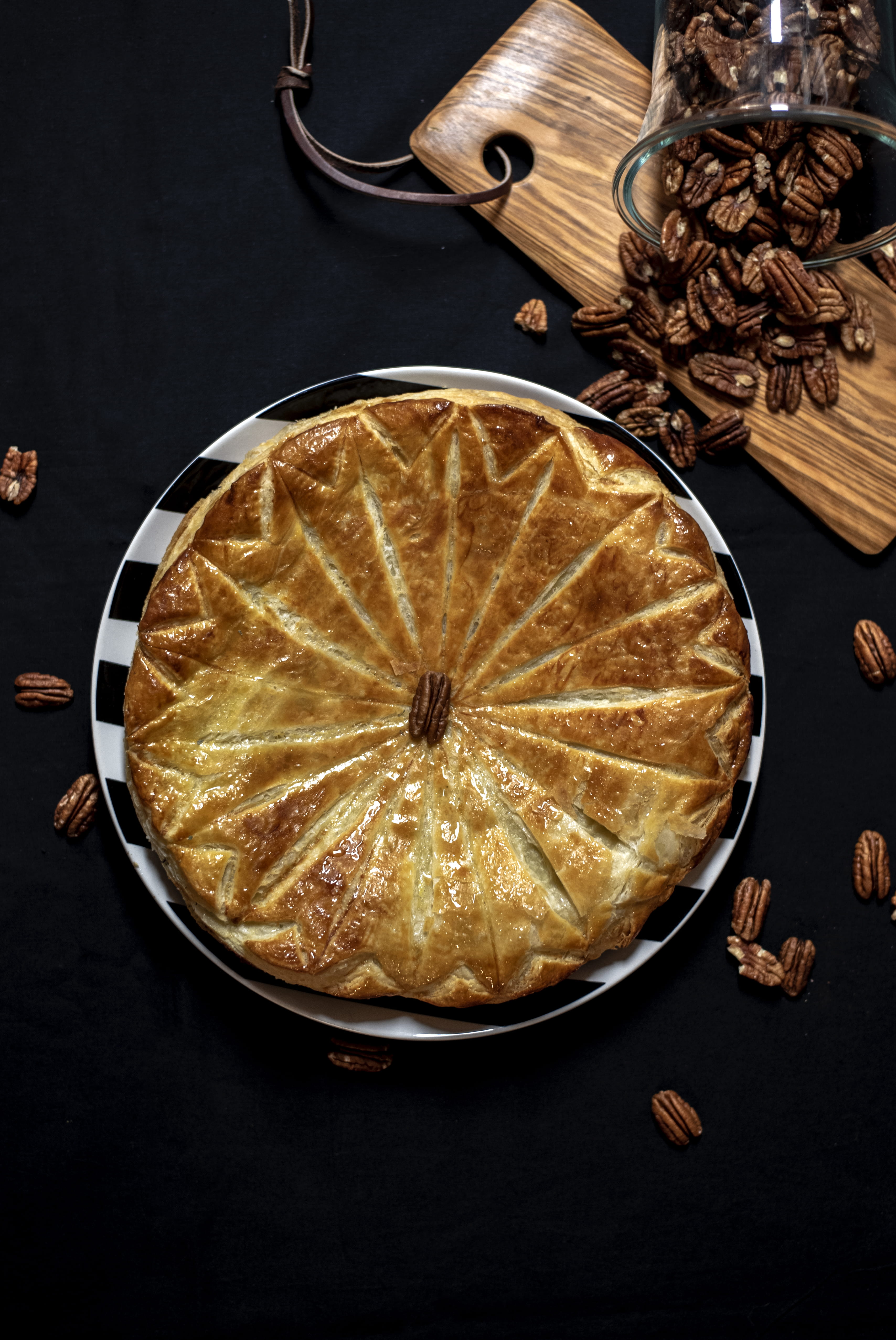 desert, galette, no people, pastry, fruit, cake, plate, mug, coffee - drink, food, coffee, refreshment, food and drink, baked, plant, apple pie, hot drink, Phone HD Wallpaper