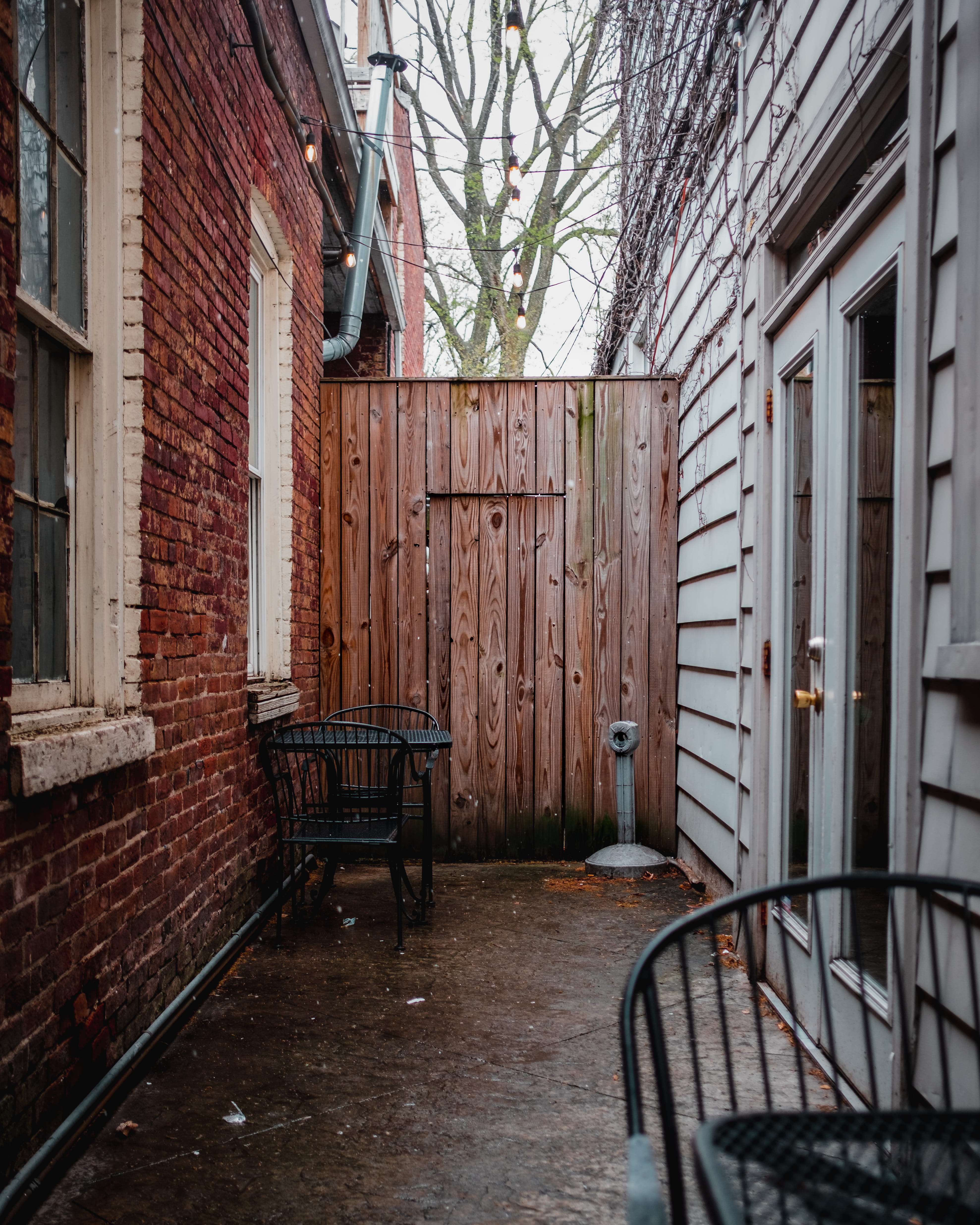 door, empty, wall, windows, chairs, no people, seat, architecture, exterior, built structure, outdoors, empty tables, alley, absence, 4K, quills coffee, Phone HD Wallpaper