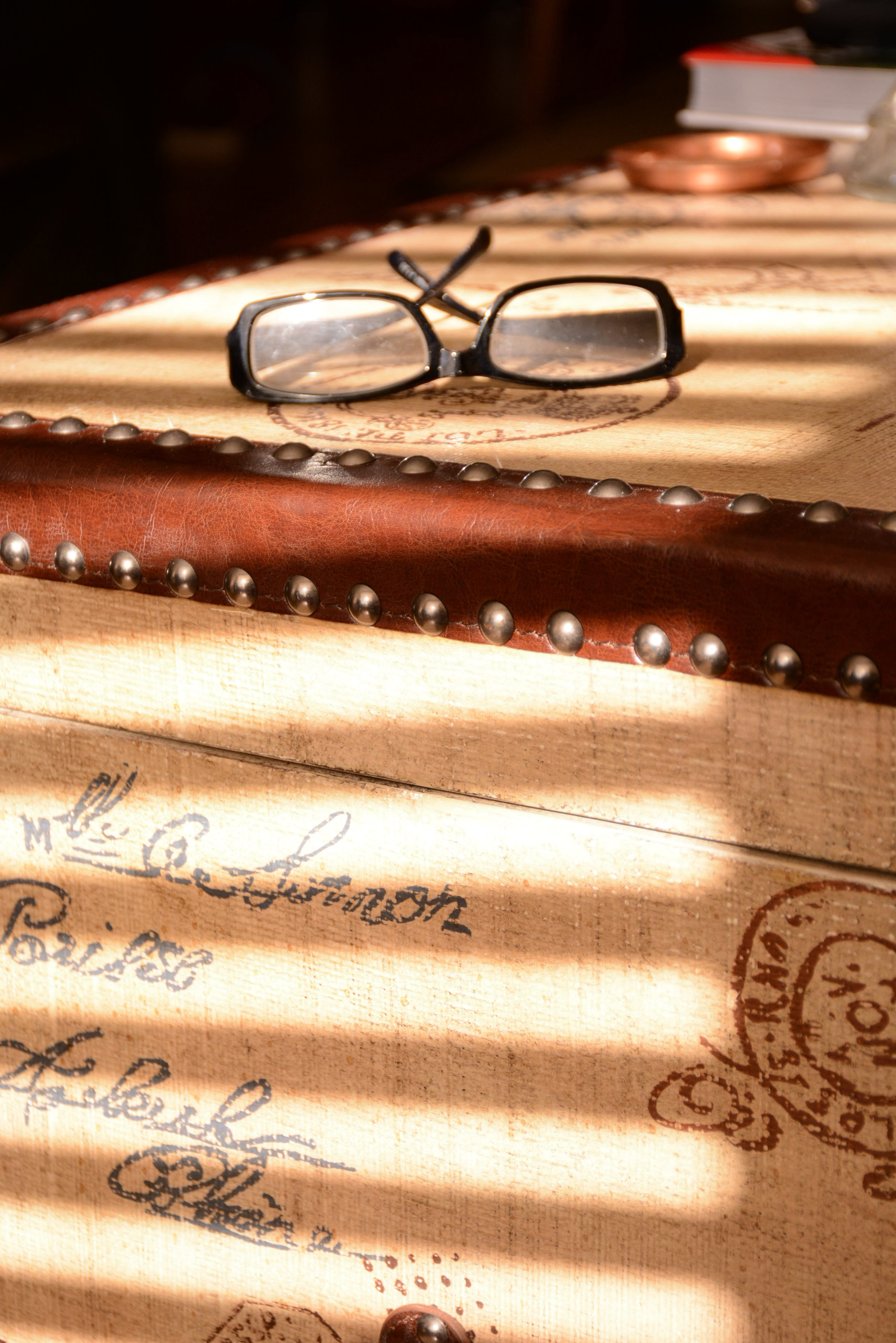 table, leather, text, leading lines, personal accessory, still life, eyeglasses, indoors, coaster, selective focus, wedding ring, focus on foreground, eyewear, Phone HD Wallpaper
