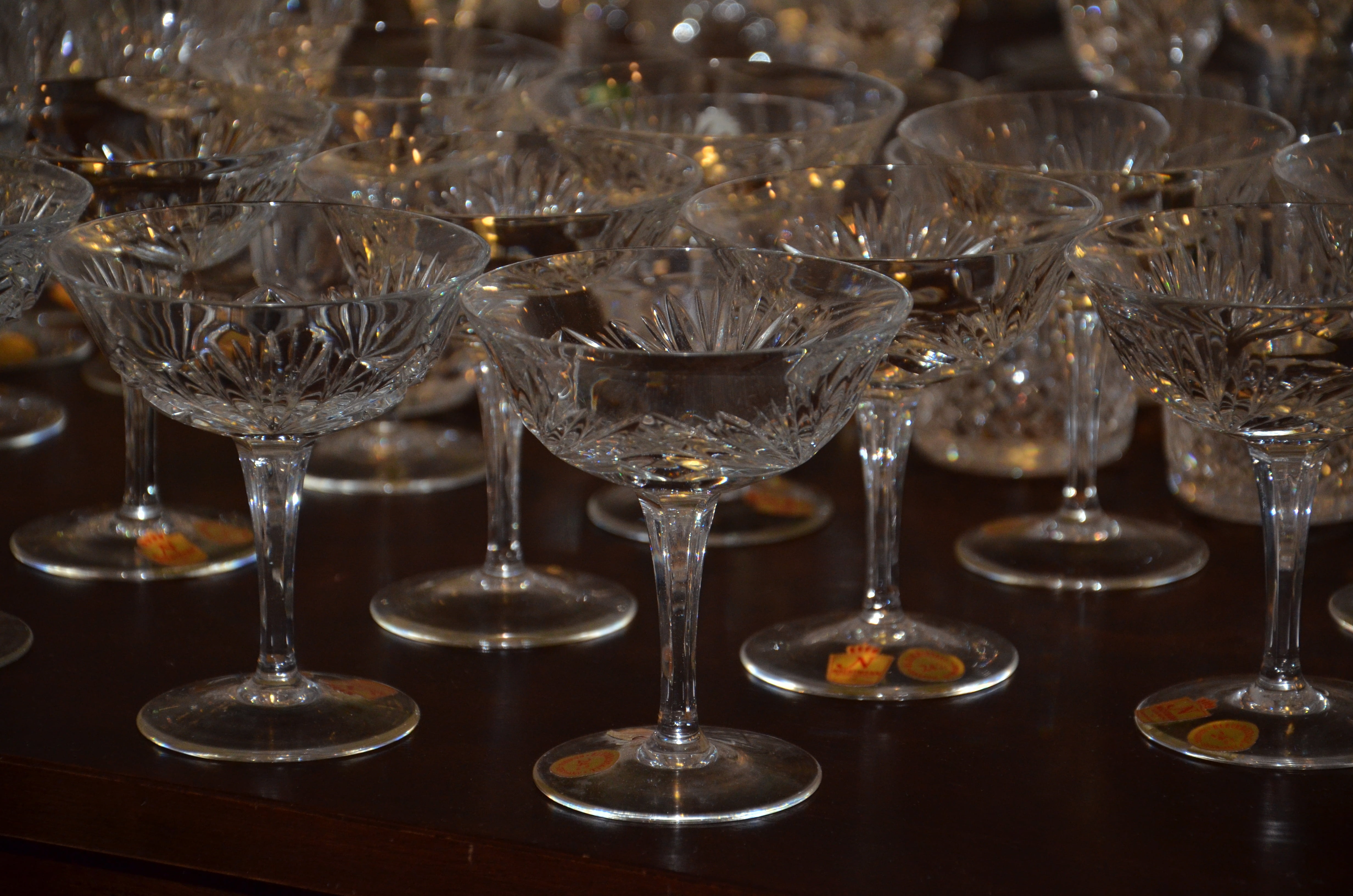 drinking glass, 4K, still life, bar - drink establishment, drink, cocktail, table, luxury, close-up, glass - material, indoors, focus on foreground, food, HD Wallpaper