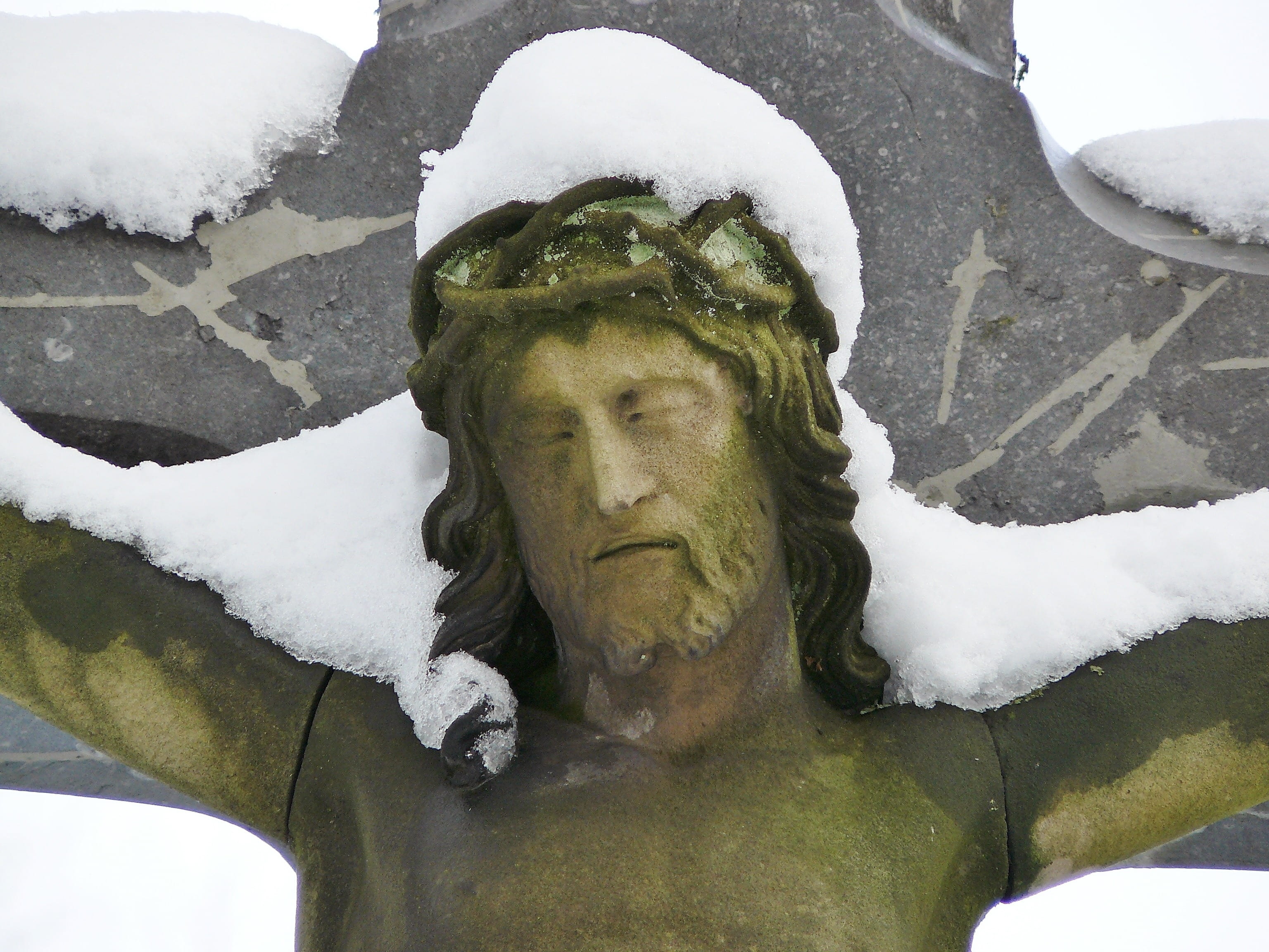 crown of thorns, sculpture, white color, stone figure, jesusstaue, cross, nature, statue, covering, believe, art and craft, christ, 2K, figure, day, outdoors, HD Wallpaper