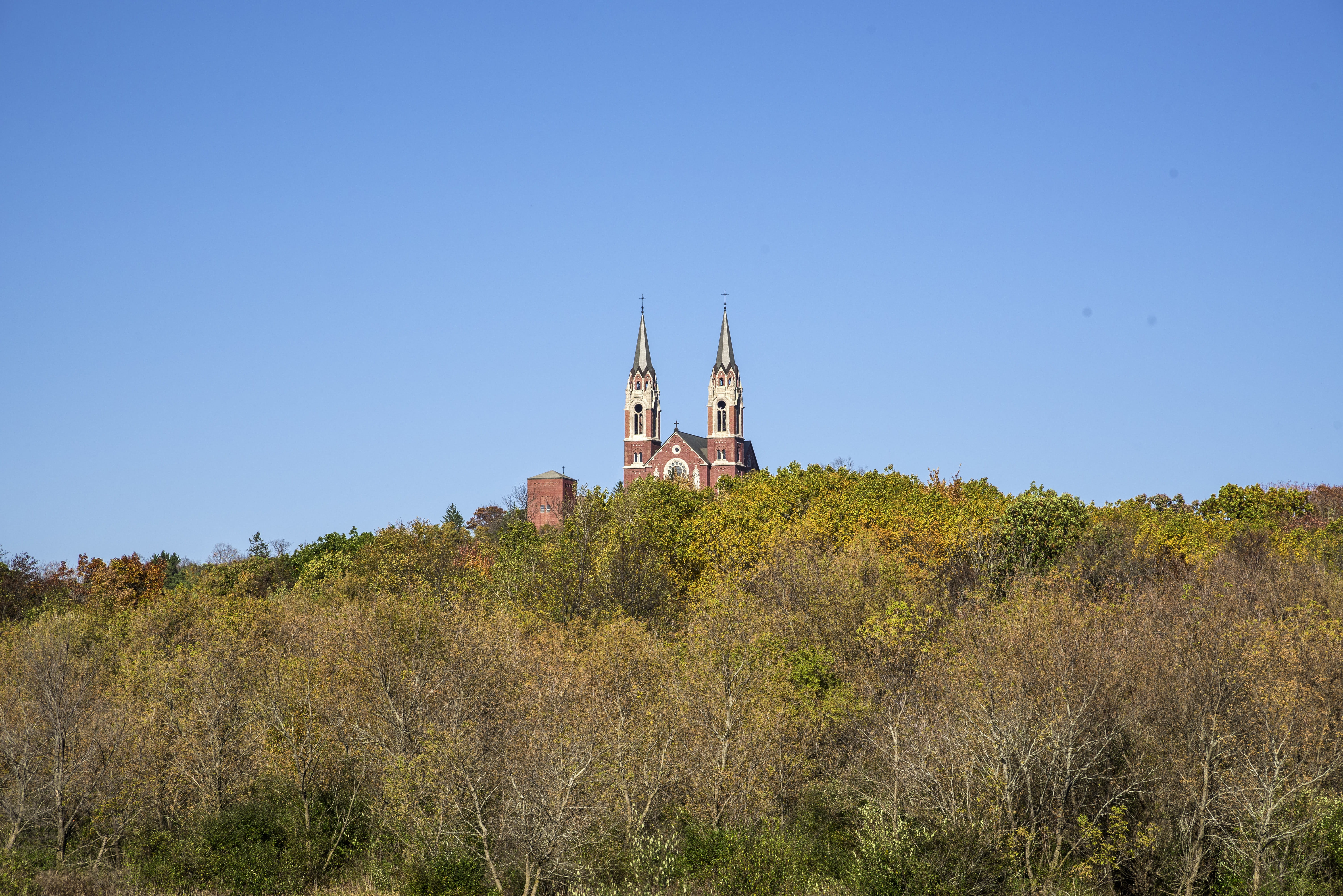 building, United States, tree, Holy Hill, autumn, on top, plant, pilgrimage, nature, travel destinations, spire, wisconsin, outdoors, clear sky, sky, photos, HD Wallpaper