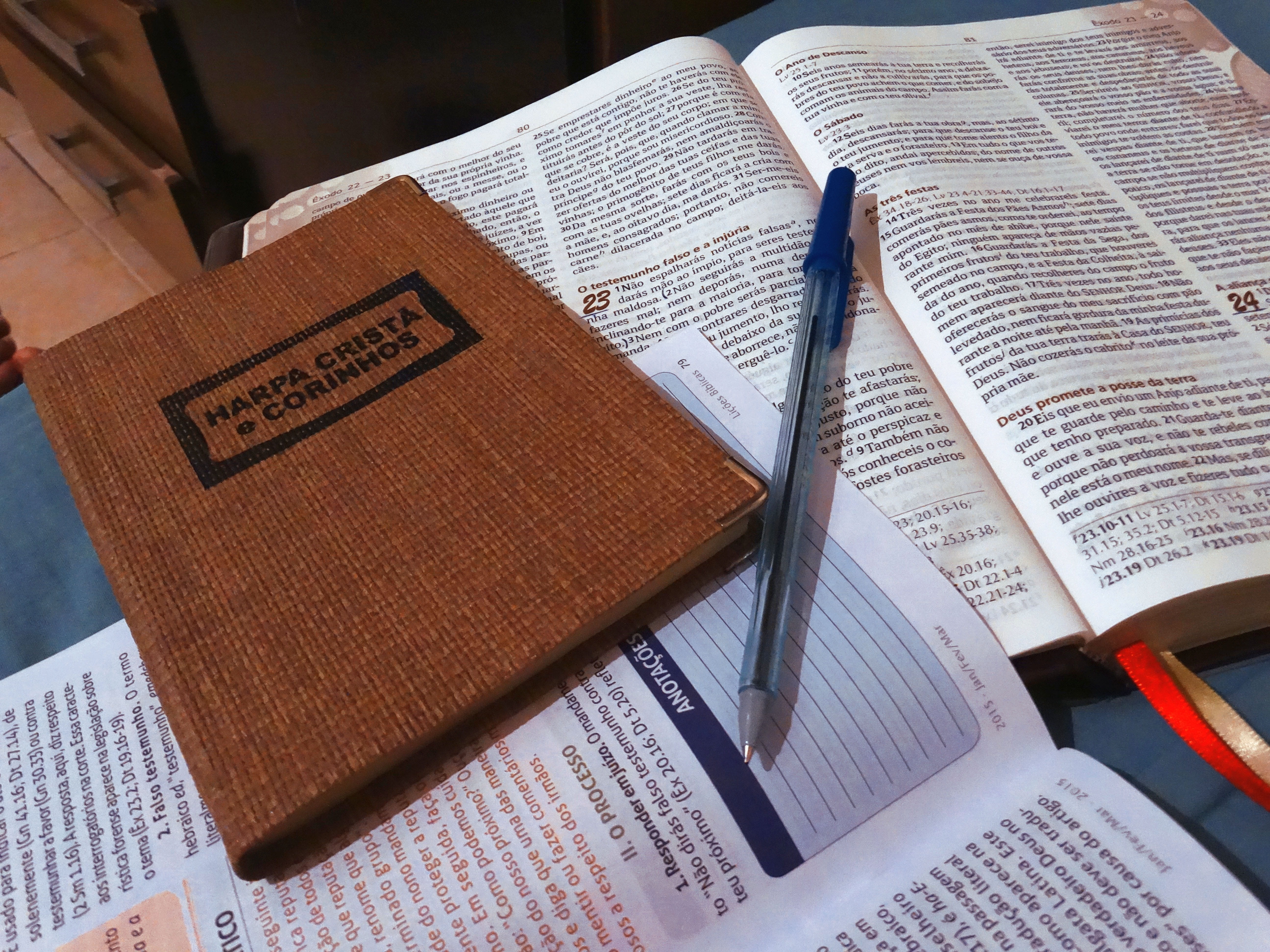 christa, harpa, Bible Studies, non-western script, beside, business, publication, script, text, pen, Theology, the media, learning, high angle view, stock market and exchange, HD Wallpaper