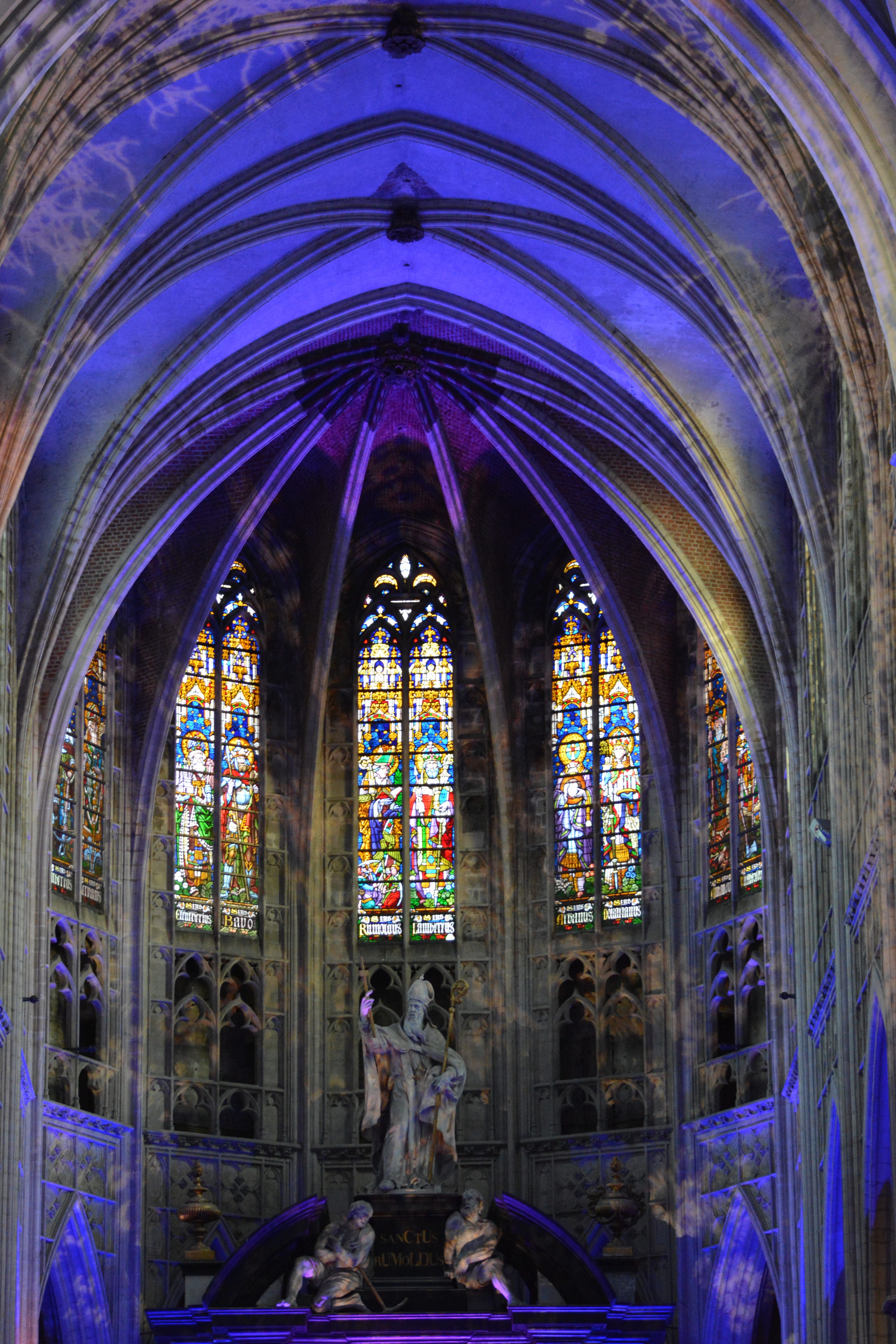 arch, mechelen, 5K, representation, sculpture, art and craft, vaults, place of worship, male likeness, window, spirituality, st rombouts cathedral, human representation, Phone HD Wallpaper