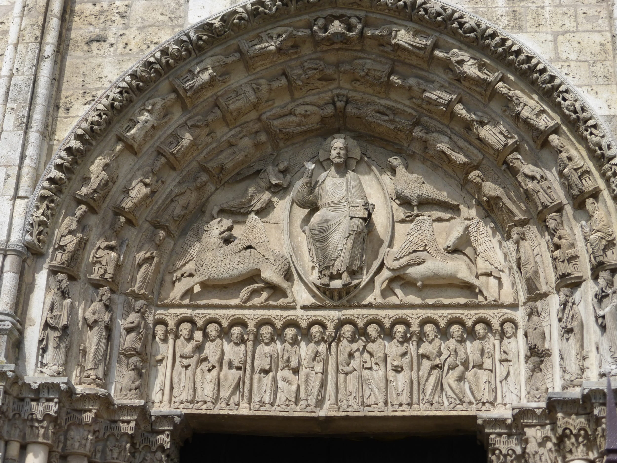 belief, history, spirituality, chartres, low angle view, built structure, 1080P, representation, building, arch, male likeness, no people, travel destinations, HD Wallpaper