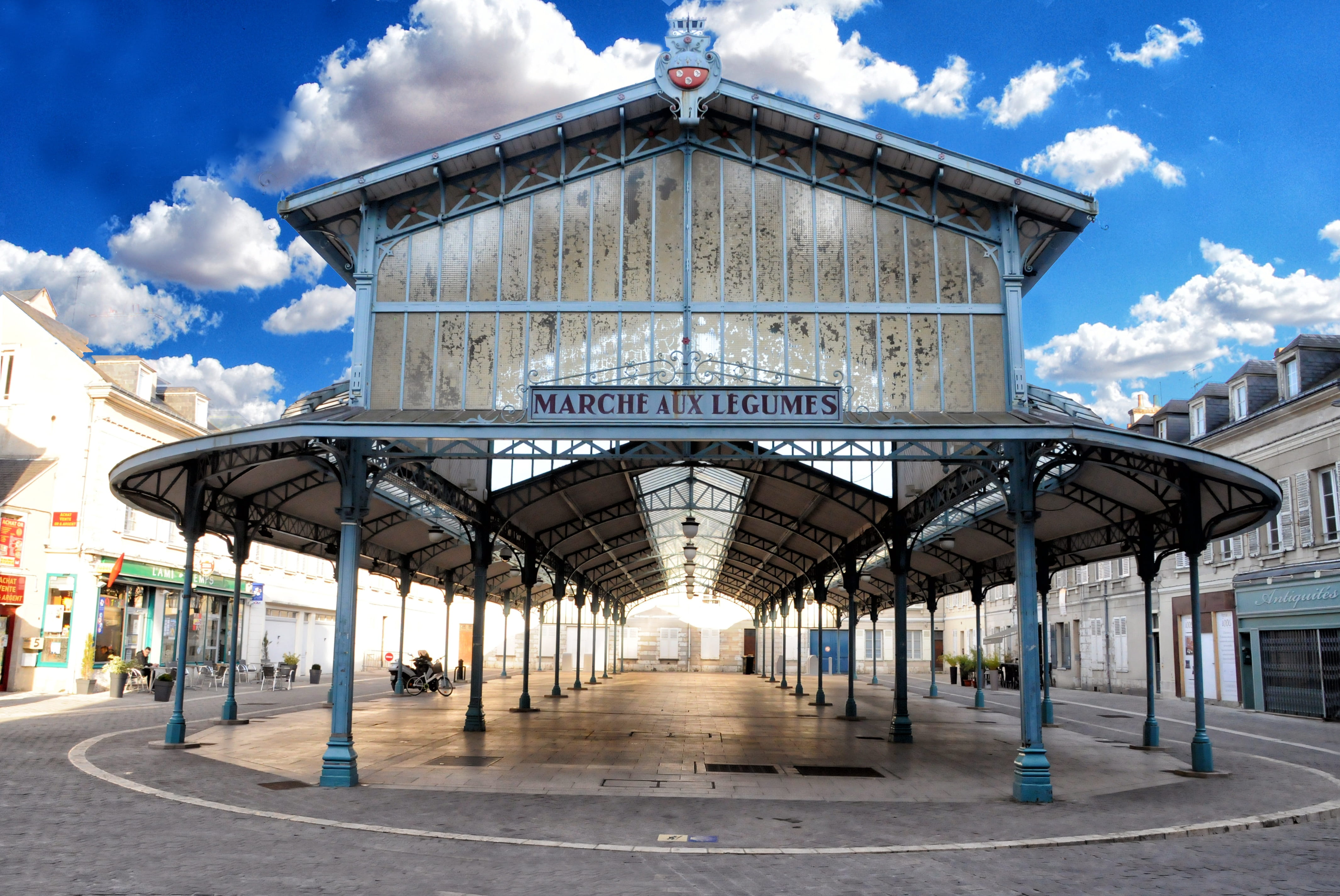 building exterior, outdoors, rail transportation, day, france, cloud - sky, architecture, chartres, entrance, transportation, travel, covered market, market, HD Wallpaper