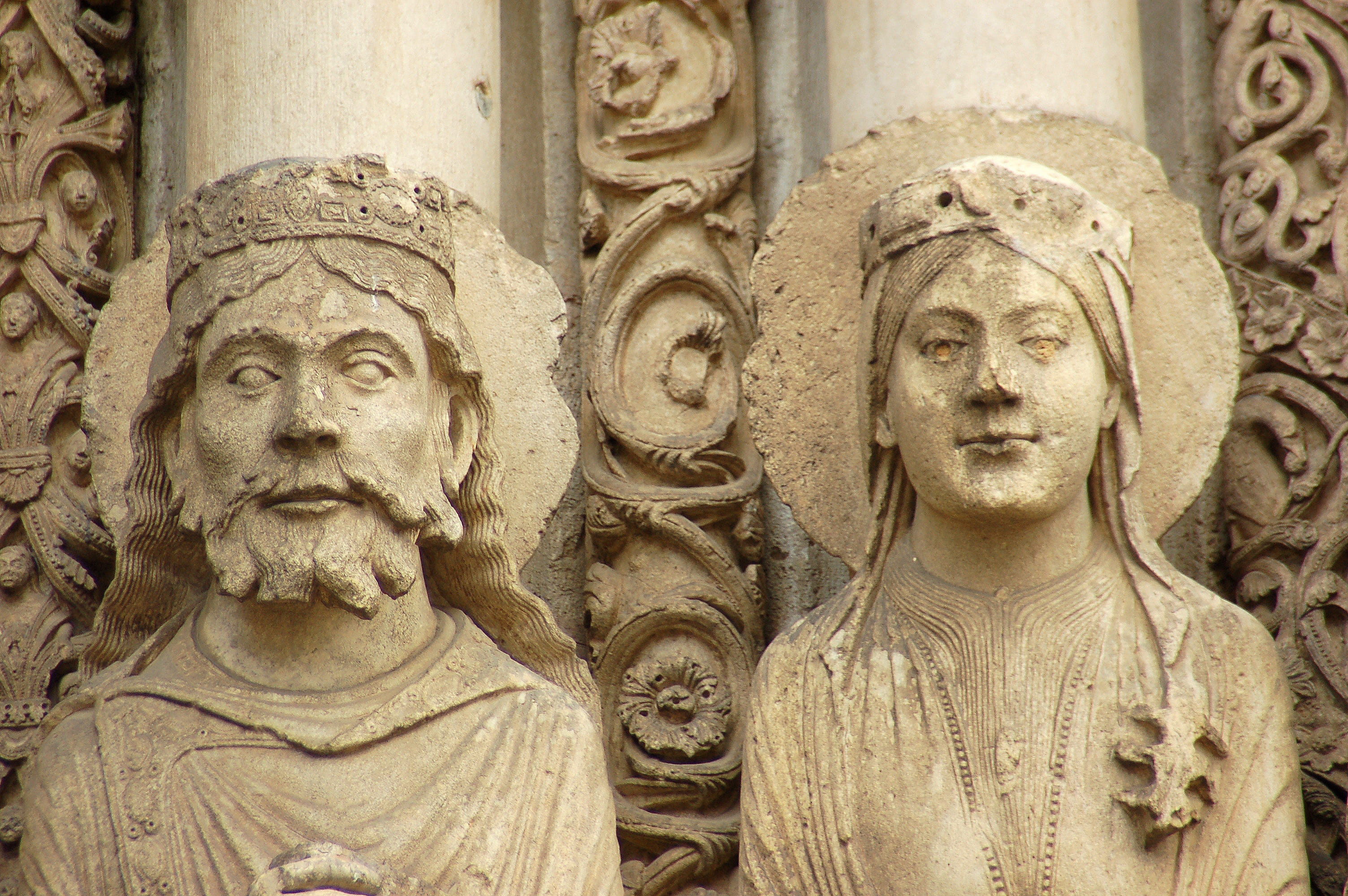 statue, gothic, 2K, no people, sculpture, church, old, human representation, spirituality, religion, carving, the past, bas relief, male likeness, art and craft, HD Wallpaper