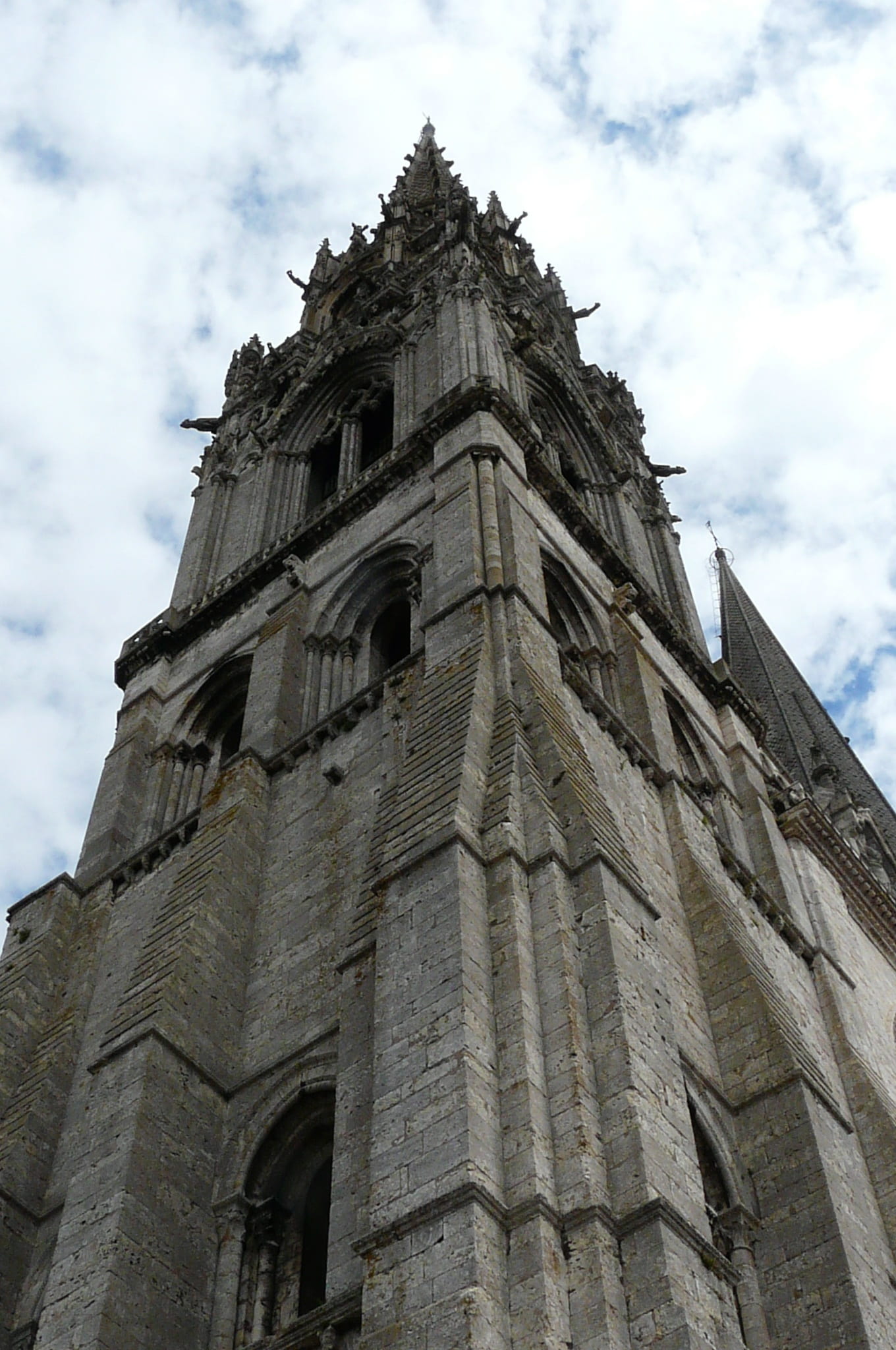 building, cloud - sky, the past, spirituality, chartres, historically, cathedral, gothic, history, sky, low angle view, architectural style, built structure, Phone HD Wallpaper