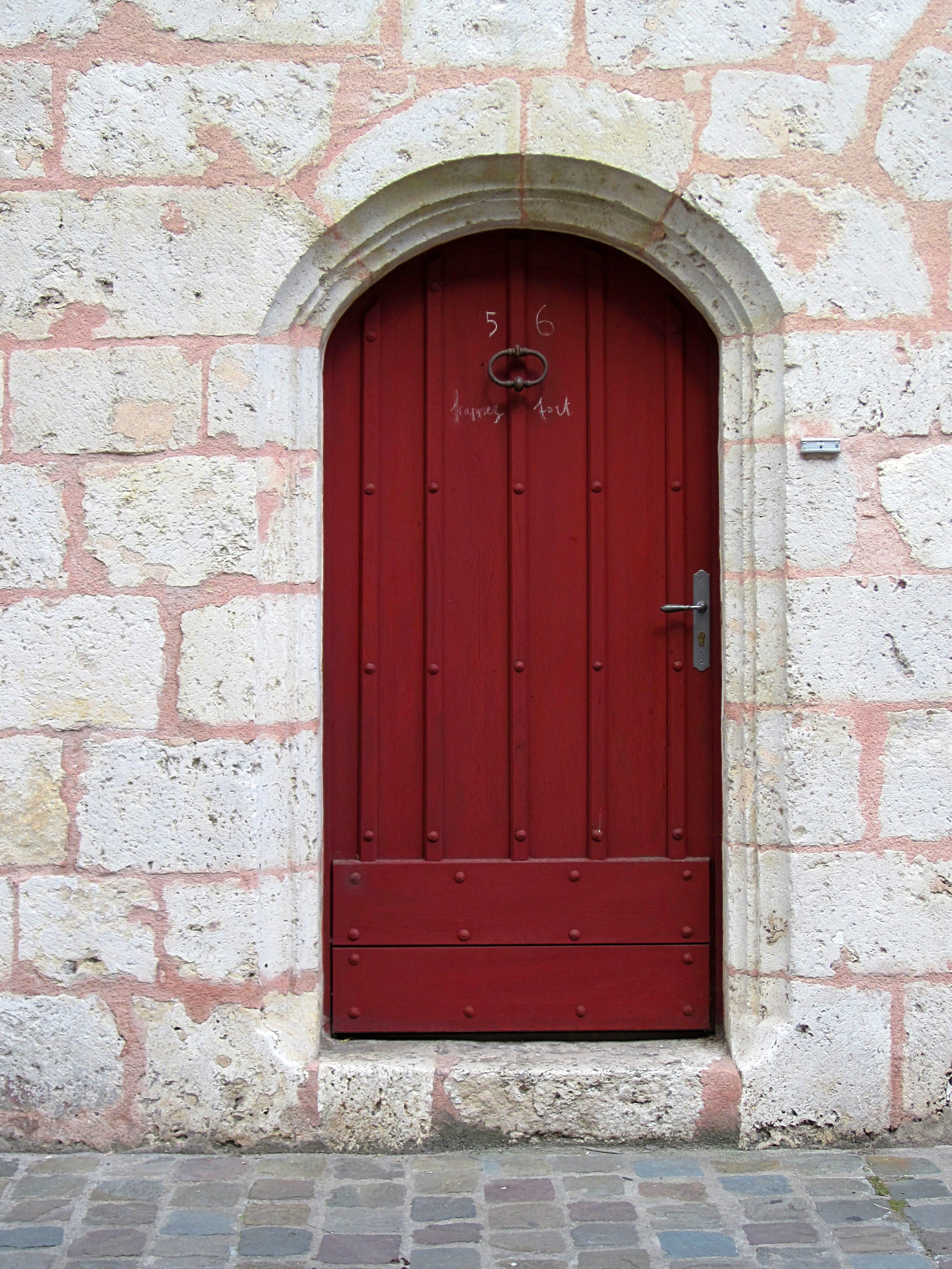 brick, doorway, architecture, Chartres, wood, Entrance, outdoors, wall, Door, closed, protection, front door, Mediaeval, cabin, safety, red, lock, security, Phone HD Wallpaper