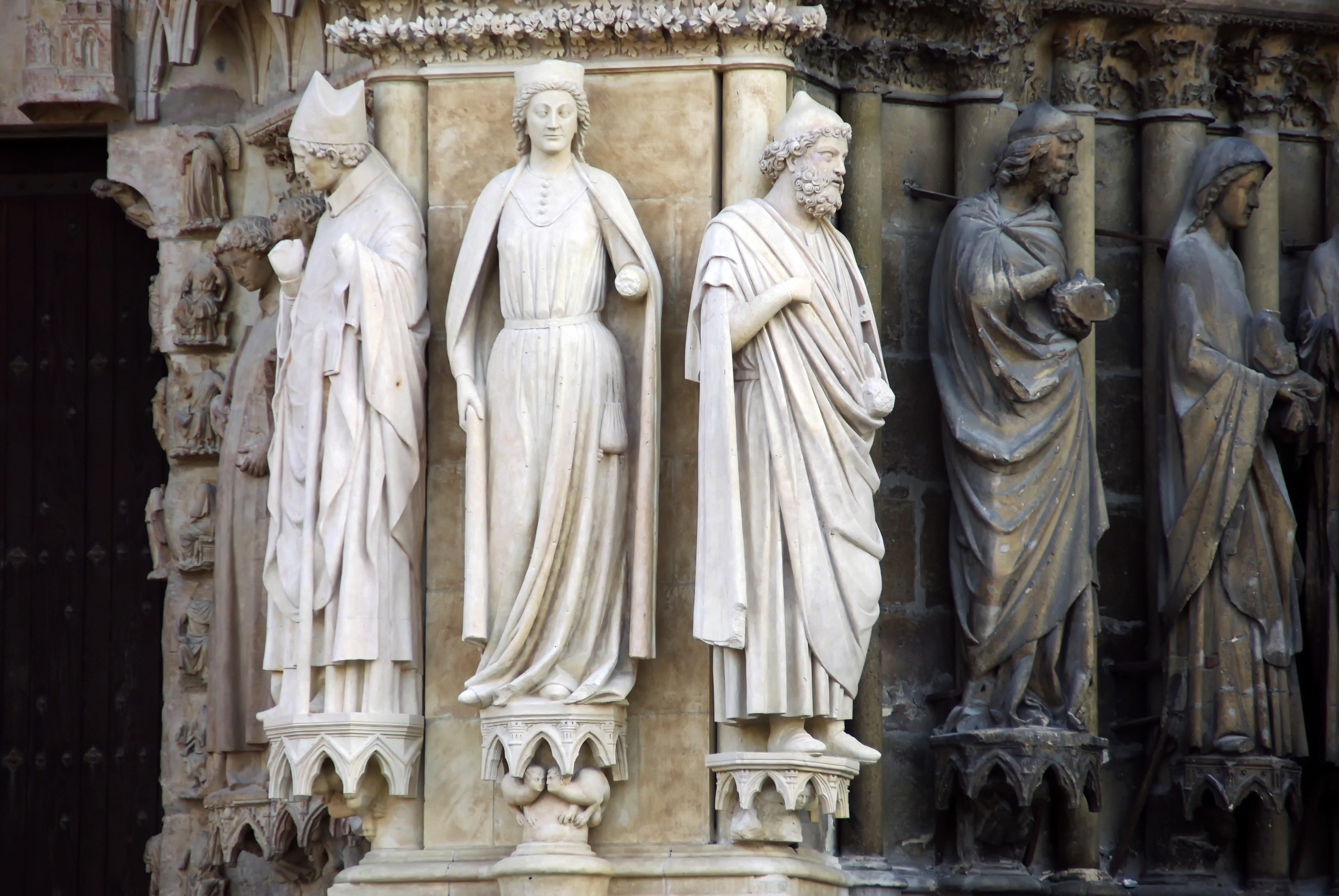 carving - craft product, built structure, architecture, male likeness, french gothic architecture, 2K, the past, worship, art and craft, reims, no people, HD Wallpaper