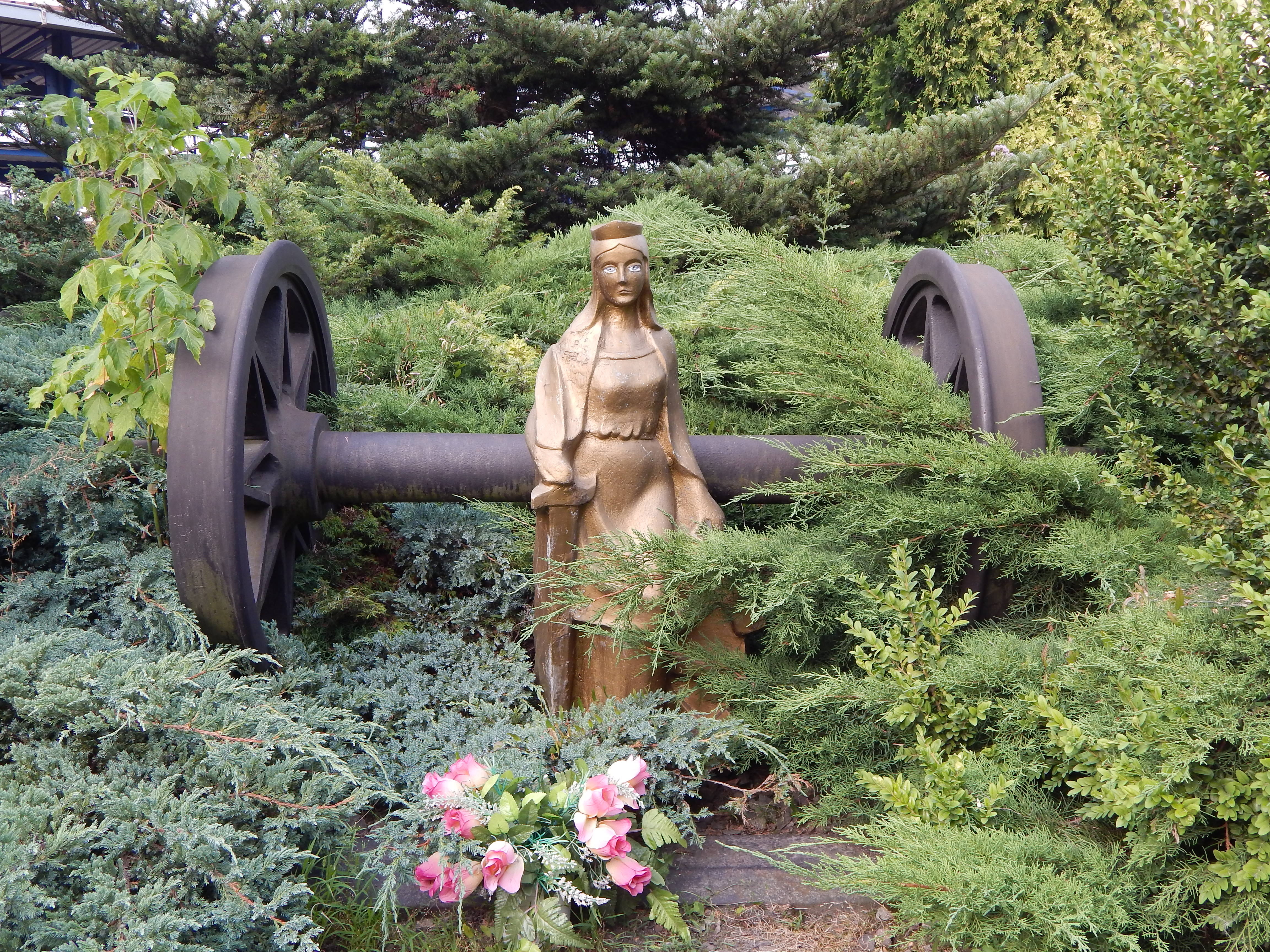 st john the baptist, beauty in nature, patroness of railwaymen, day, plant, sculpture, flower, 4K, flowering plant, creativity, growth, green color, character, HD Wallpaper