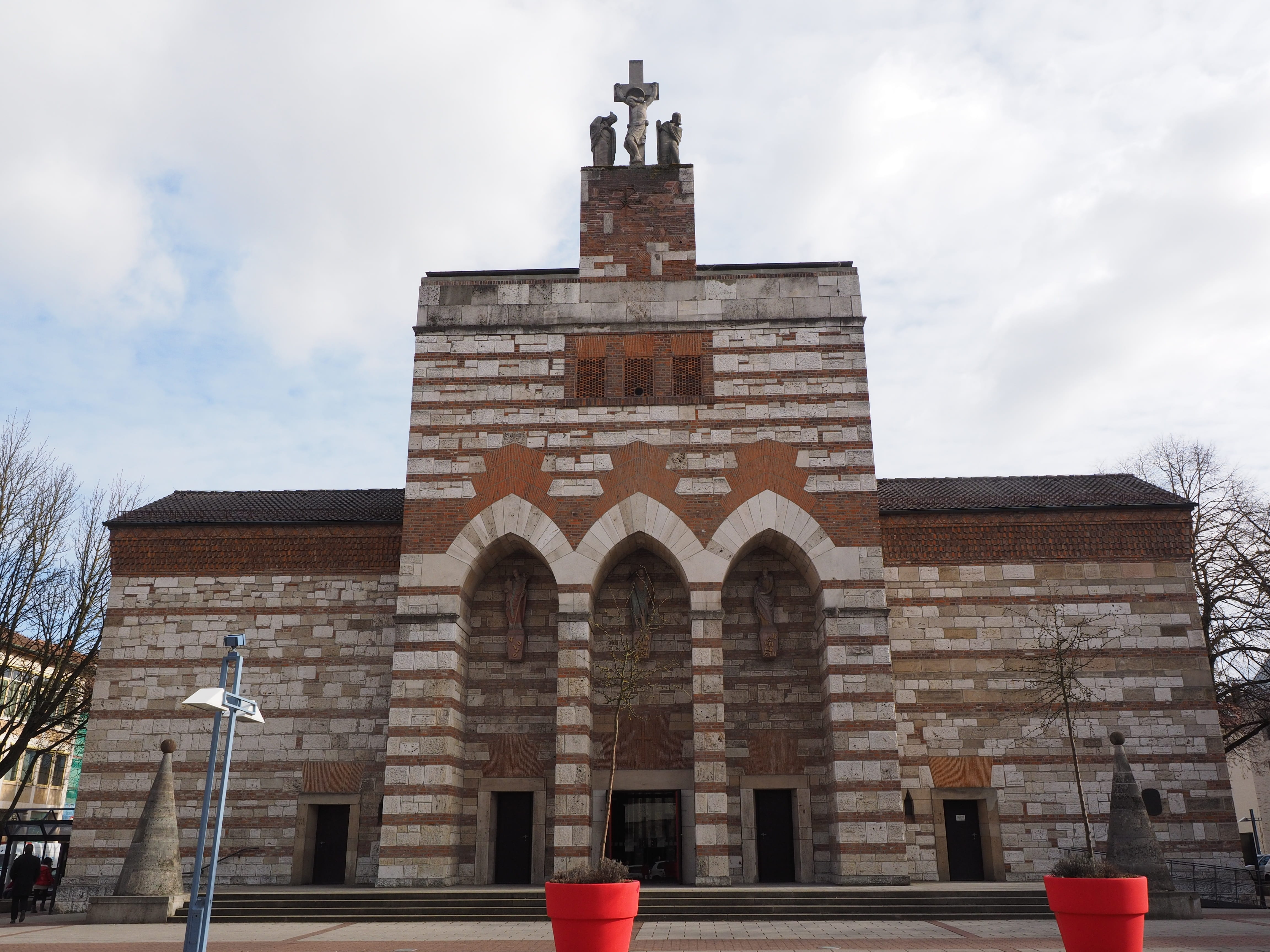 low angle view, powerful, catholic, built structure, st john the baptist church, spirituality, sky, day, nature, city, architecture, brick, religion, church buildings, HD Wallpaper
