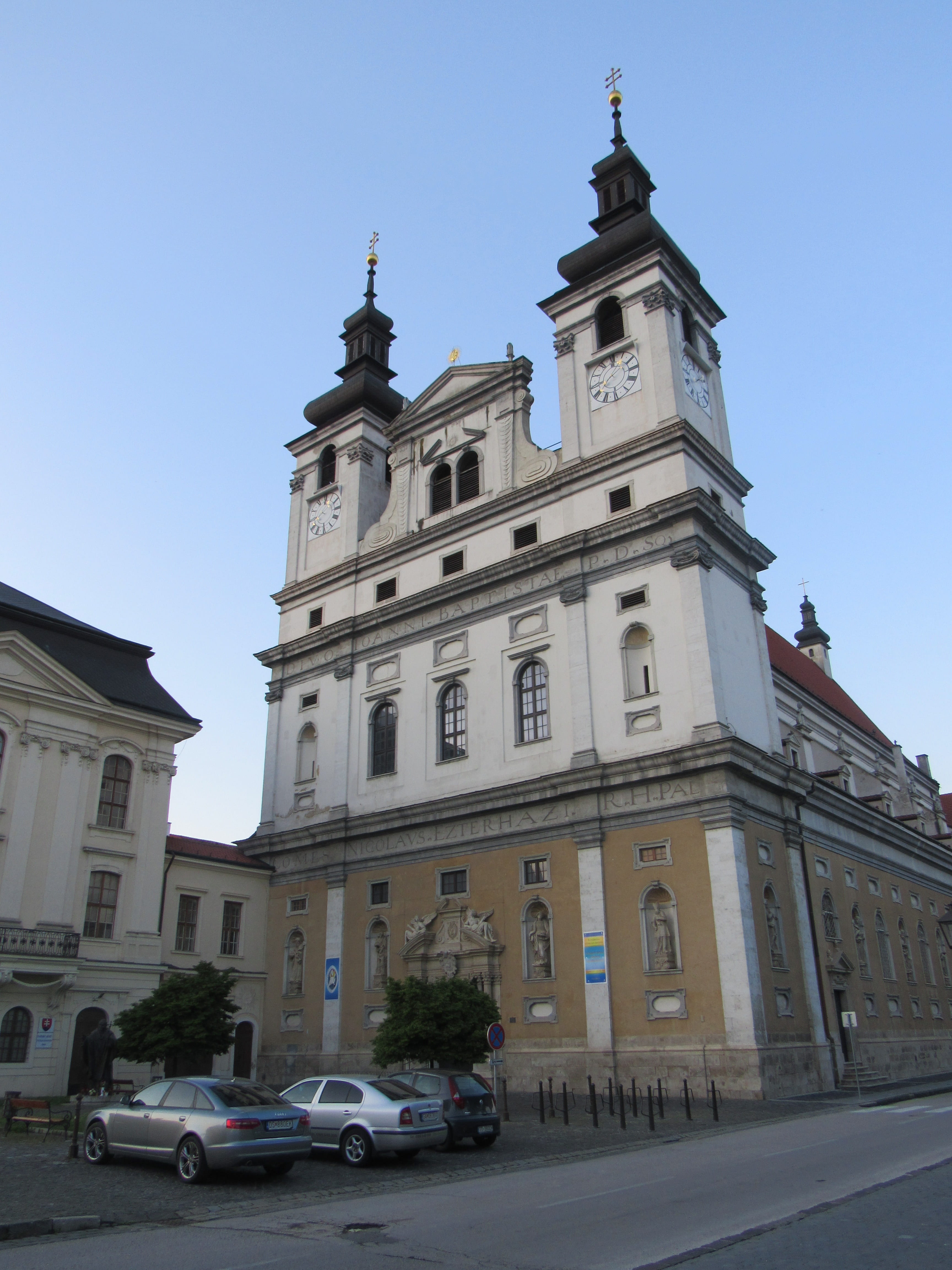 place of worship, tower, Church, street, transportation, belief, mode of transportation, travel destinations, Slovakia, architecture, cathedral of saint john the baptist, Phone HD Wallpaper