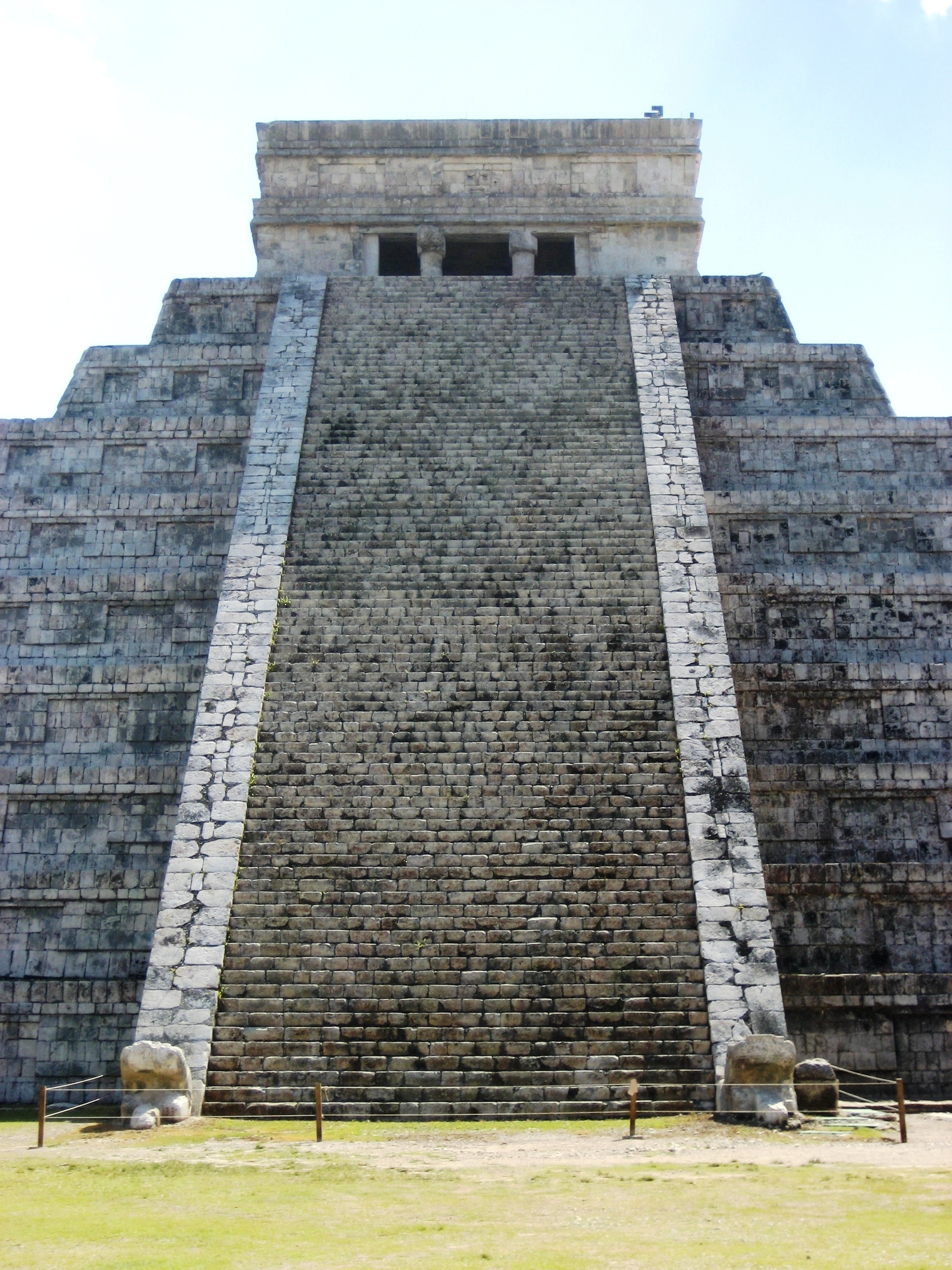 sunlight, 2K, archaeological, archaeology, no people, chichen-itza, low angle view, travel destinations, el-castillo, grass, tourism, old ruin, ancient civilization, Phone HD Wallpaper