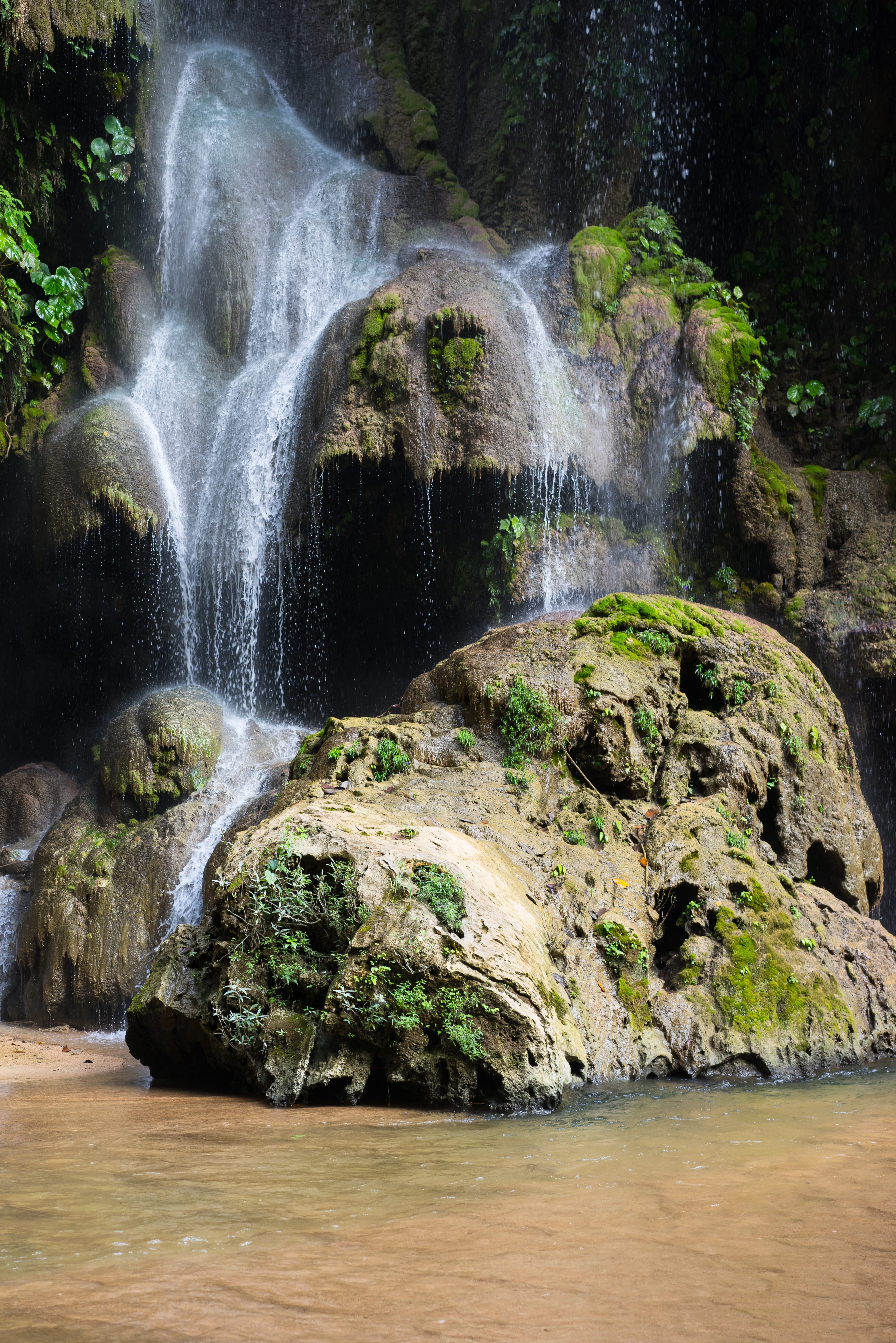 aguacero, flowing, falling water, rock formation, non-urban scene, water, waterfall, mexico, solid, motion, scenics - nature, nature, 5K, brown, rocks, Phone HD Wallpaper
