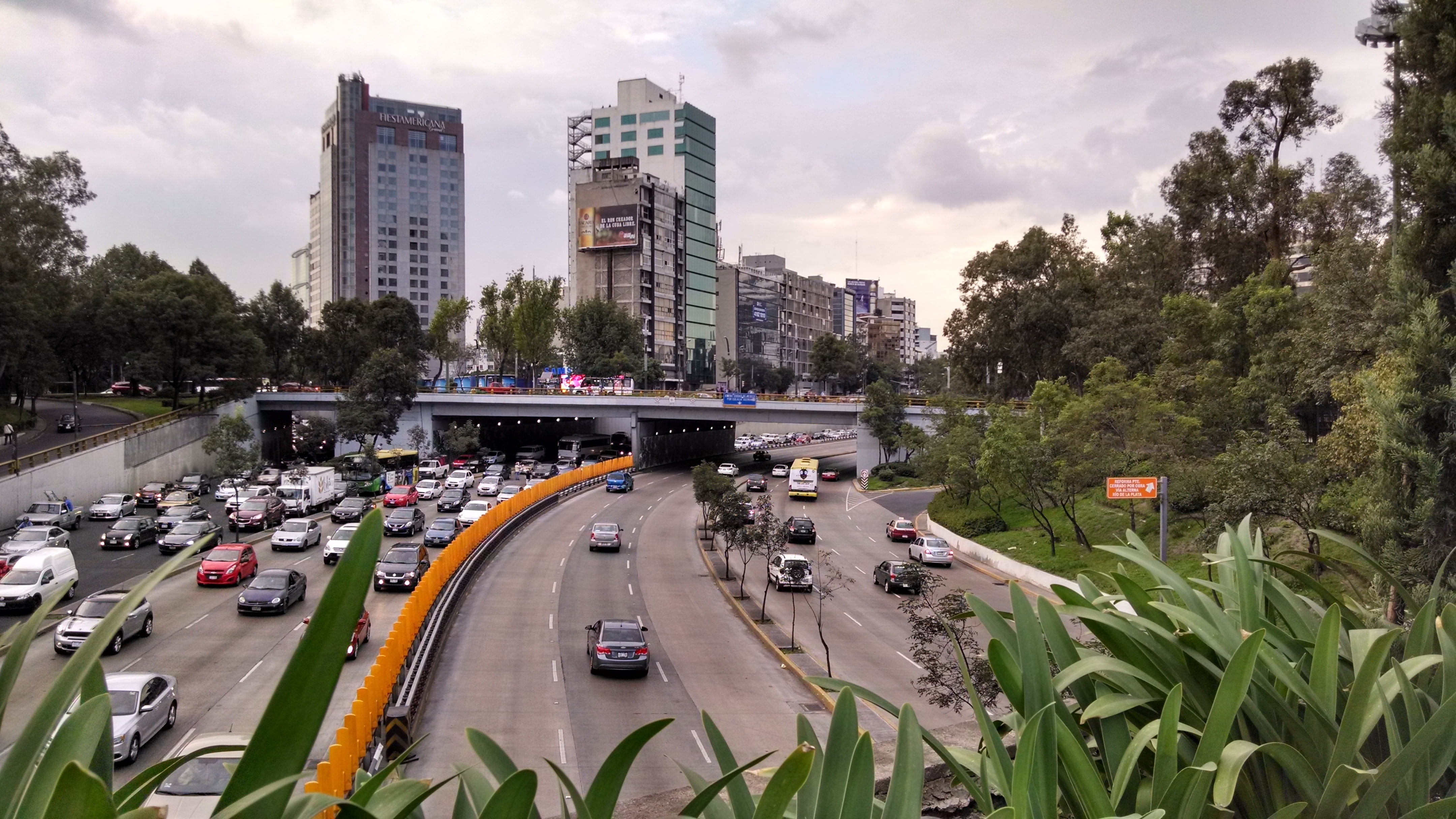 mode of transportation, street, no people, 4K, motor vehicle, paseo de la reforma, tree, skyscraper, land vehicle, city, multiple lane highway, cars, built structure, HD Wallpaper