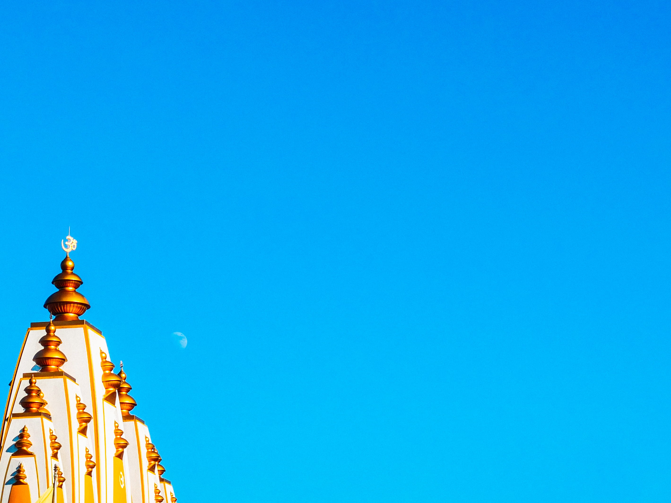 2K, architecture, gold, god, place of worship, spirituality, built structure, white, building, nature, clear sky, day, winter, building exterior, spire, HD Wallpaper