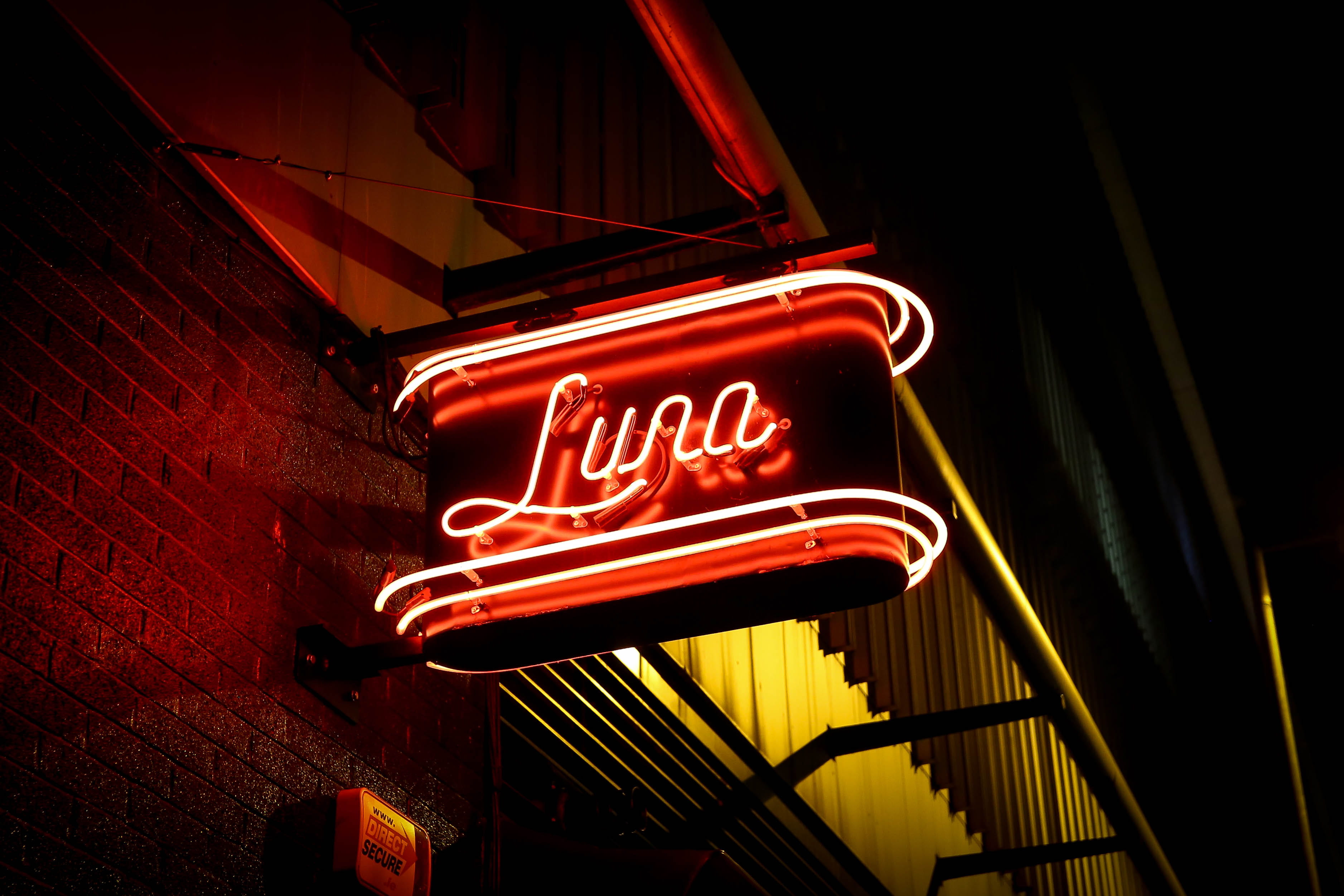 communication, text, no people, lighting equipment, wall, light - natural phenomenon, luna, sign, commercial sign, night, architecture, outdoors, city, HD Wallpaper
