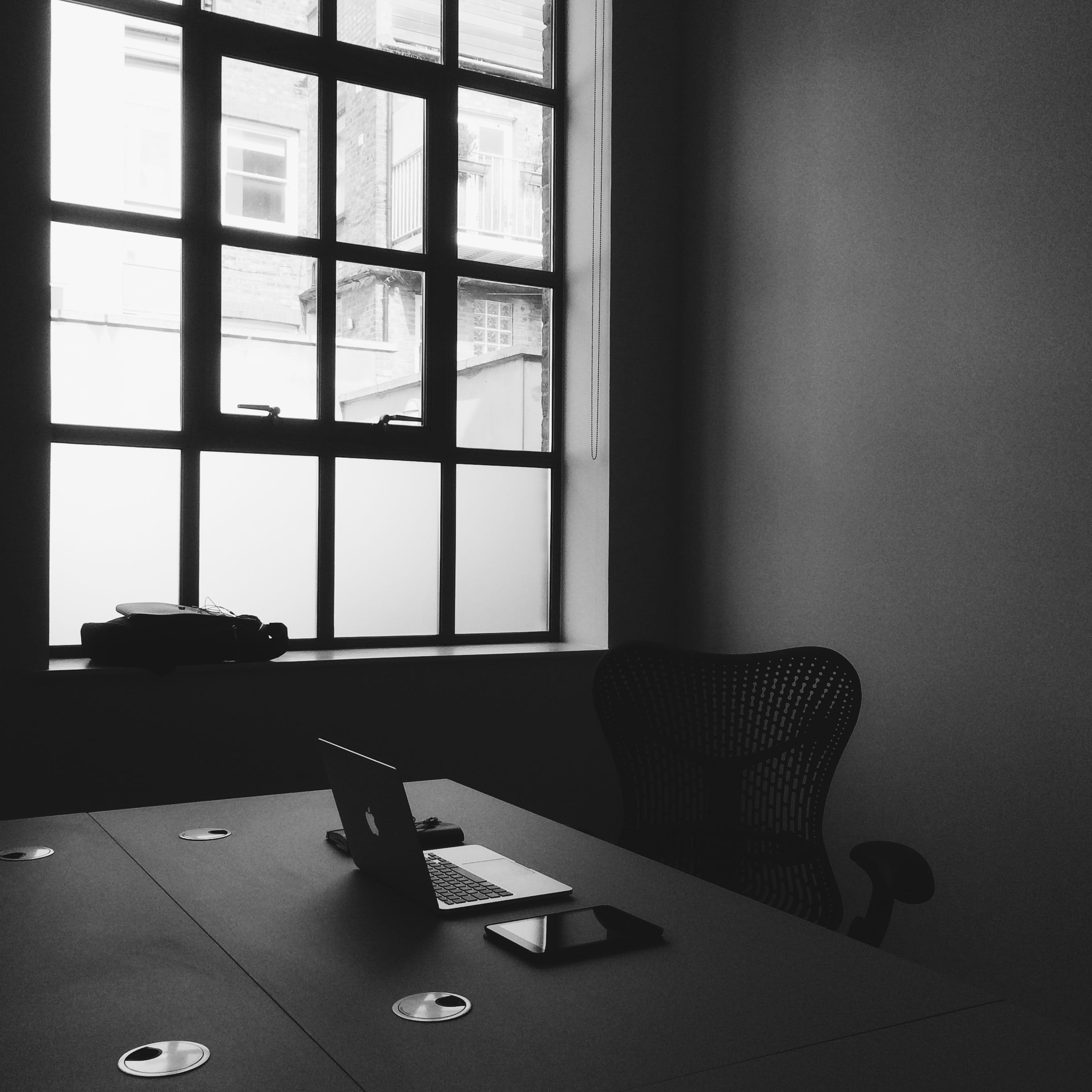 ipad, nature, office, empty, chair, notebook, window, architecture, glass, indoors, table, london, seat, desk, working, day, no people, transparent, glass - material, Phone HD Wallpaper