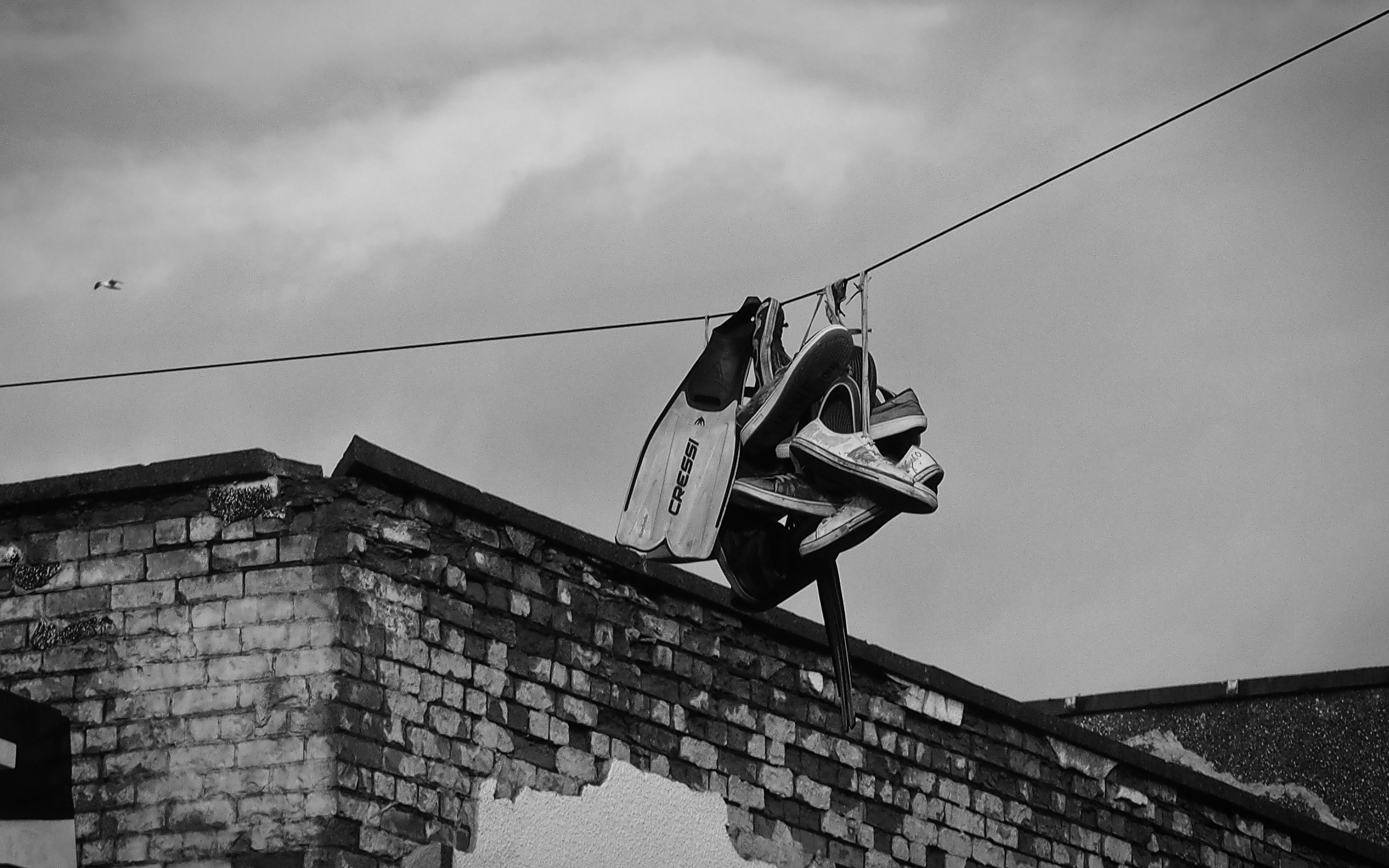bnw, shoes, electricity, den, cloud - sky, connection, building exterior, bricks, architecture, bristol, low angle view, built structure, nature, angle, HD Wallpaper