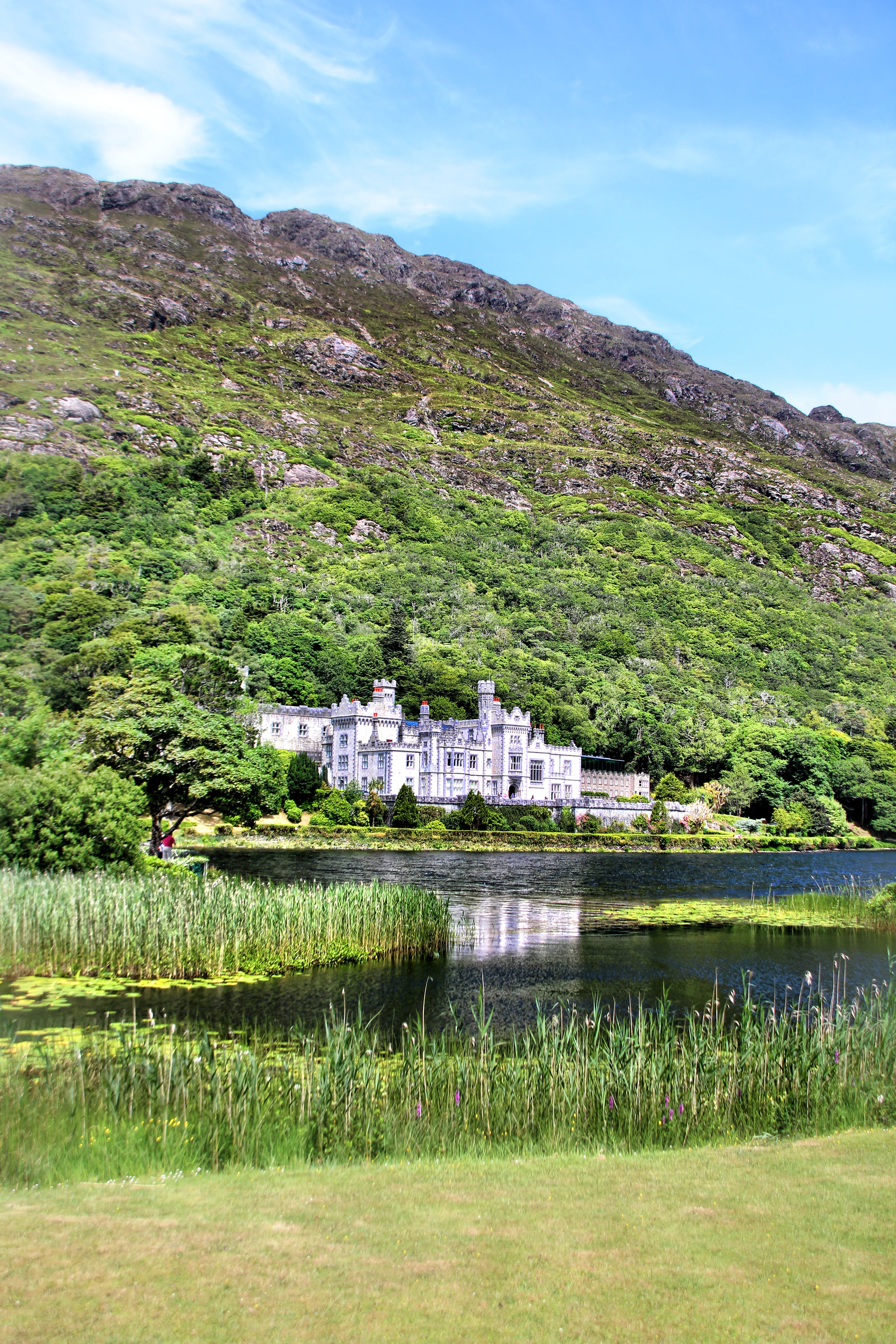 travel, mountain, castle, built structure, lake, scenics - nature, landscape, kylemore, building, beauty in nature, day, tranquility, national park, nature, Phone HD Wallpaper