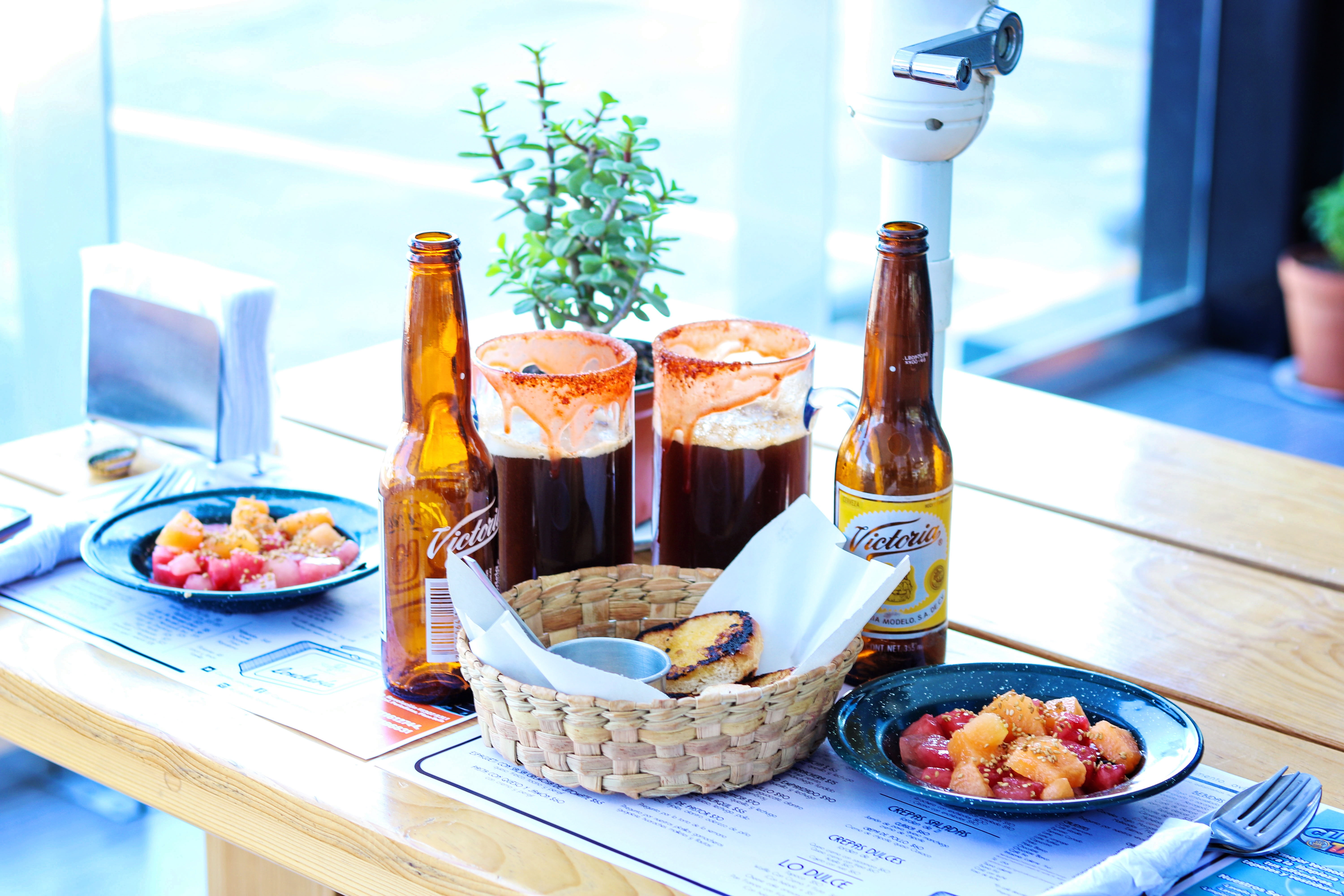 freshness, snack, focus on foreground, wicker, tray, round, restaurant, brown, no people, still life, healthy eating, table, beers, basket, container, glass, HD Wallpaper