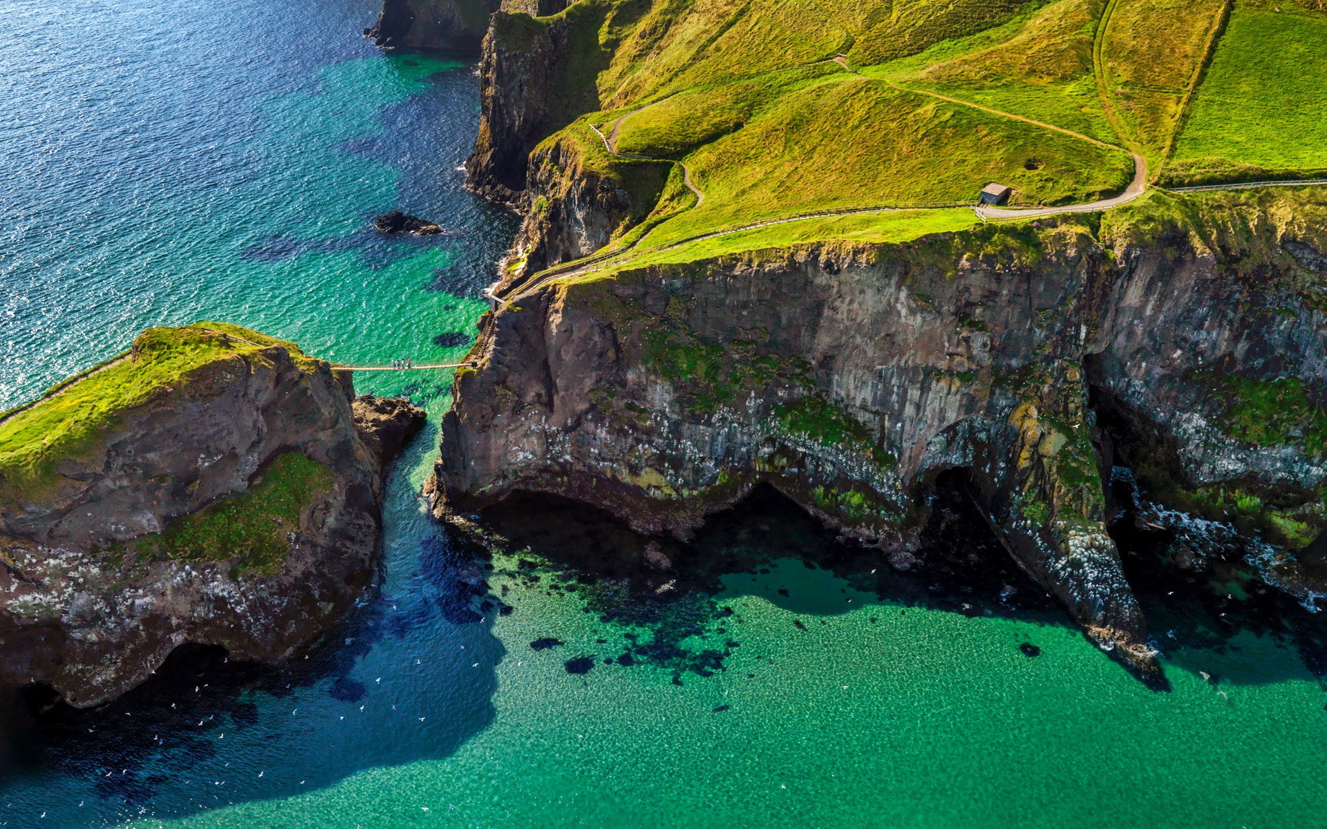 rope bridge, aerial, road, Northern Ireland, 1080P, rocks, view, water, scenery, body, Sea, carrick, rede, Ballintoy, people, Carrick-a-Rede, HD Wallpaper
