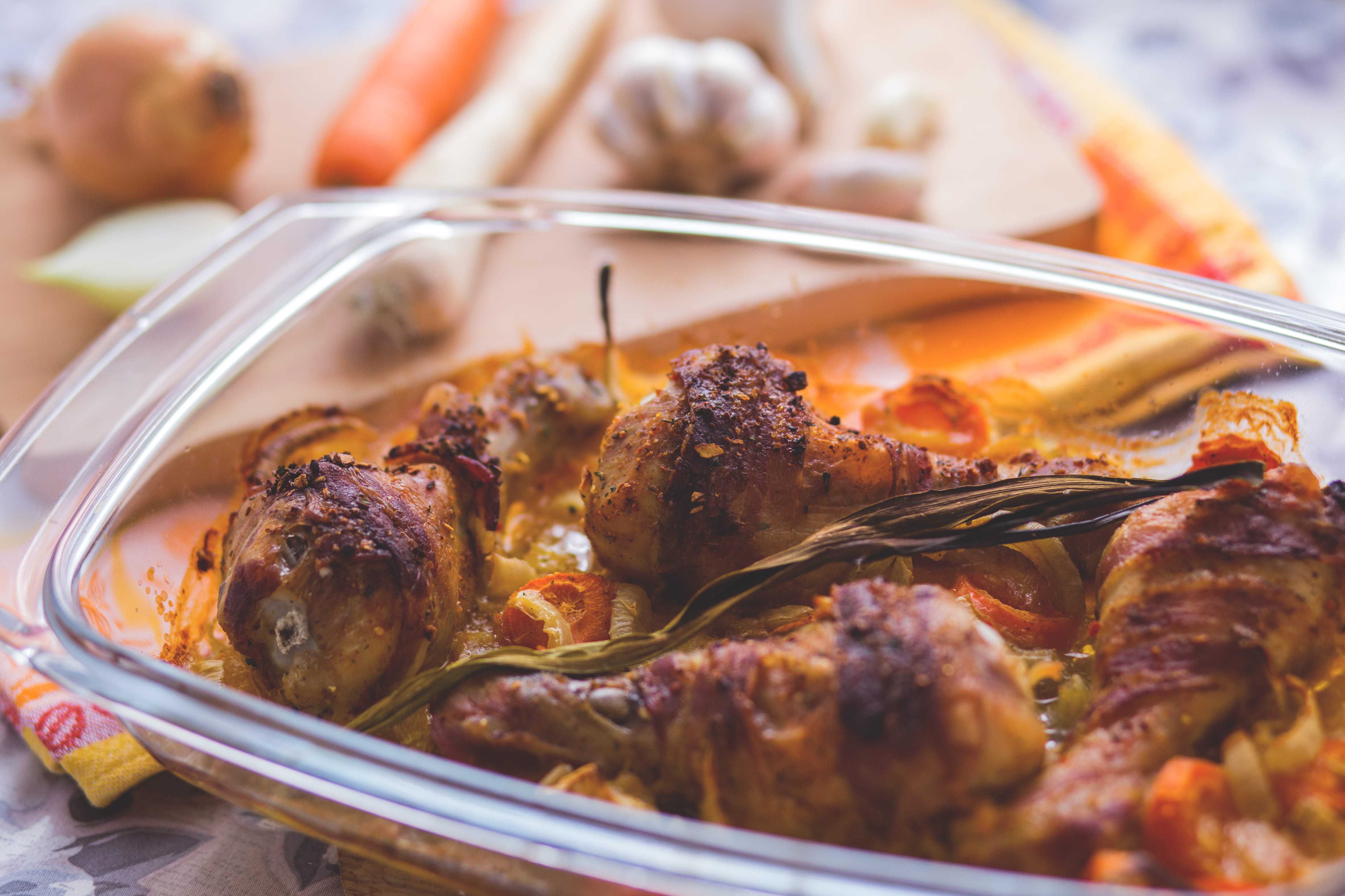 selective focus, plate, wellbeing, lunch, tray, meal, focus on foreground, blur, traditional, chicken meat, eating utensil, epicure, pepper, poultry, 4K, HD Wallpaper