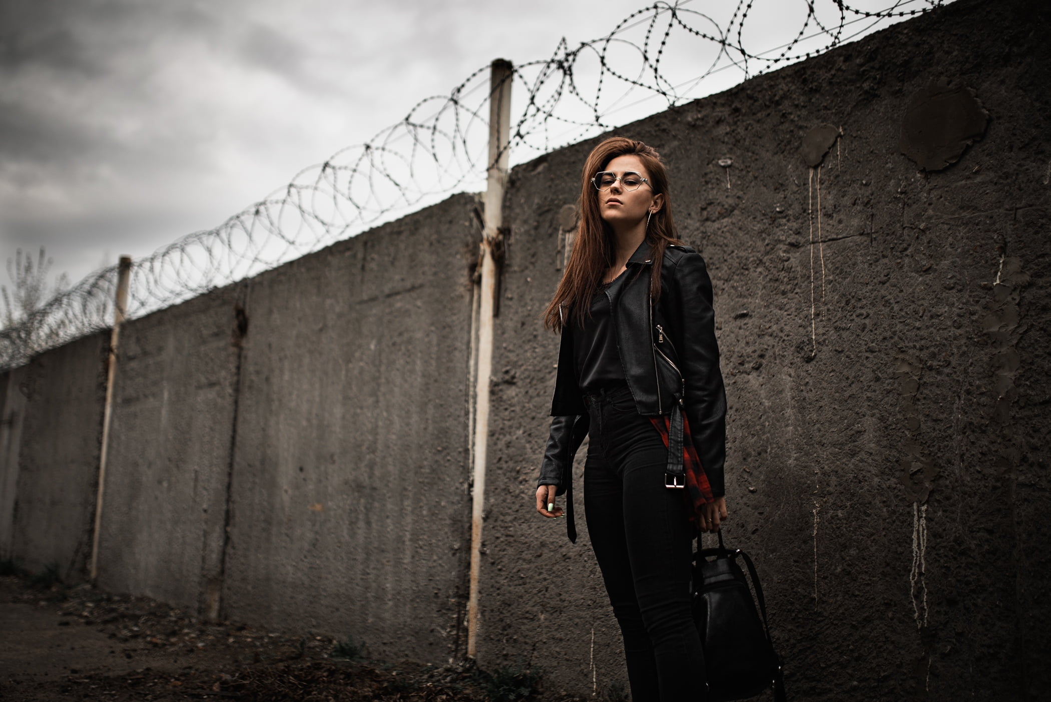 long hair, leather jackets, black clothing, brunette, Ilya Baranov, model, barbed wire, wall, women outdoors, women, backpacks, black jackets, standing, HD Wallpaper