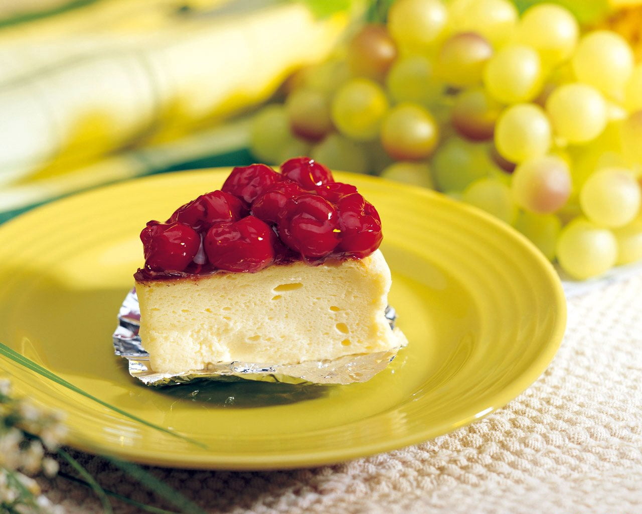 cream, no people, red, baked, dessert, snack, fruit, healthy Eating, grape, food, slice, sweet Food, crockery, cultures, sweet, cheese, 720P, indulgence, HD Wallpaper